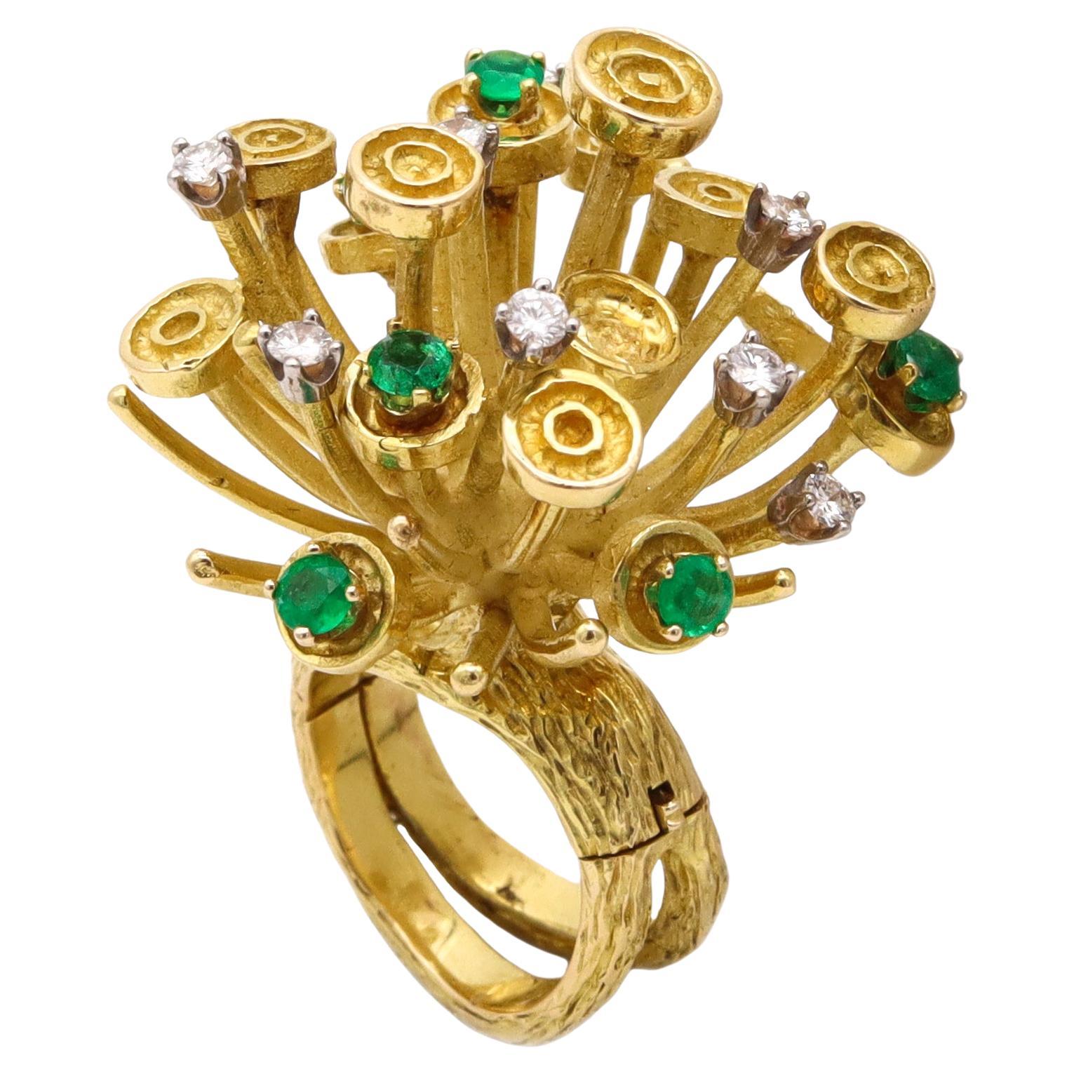 Scandinavian 1960 Sculptural Spikes Ring 18Kt Gold 1.38 Cts Diamonds Emeralds For Sale