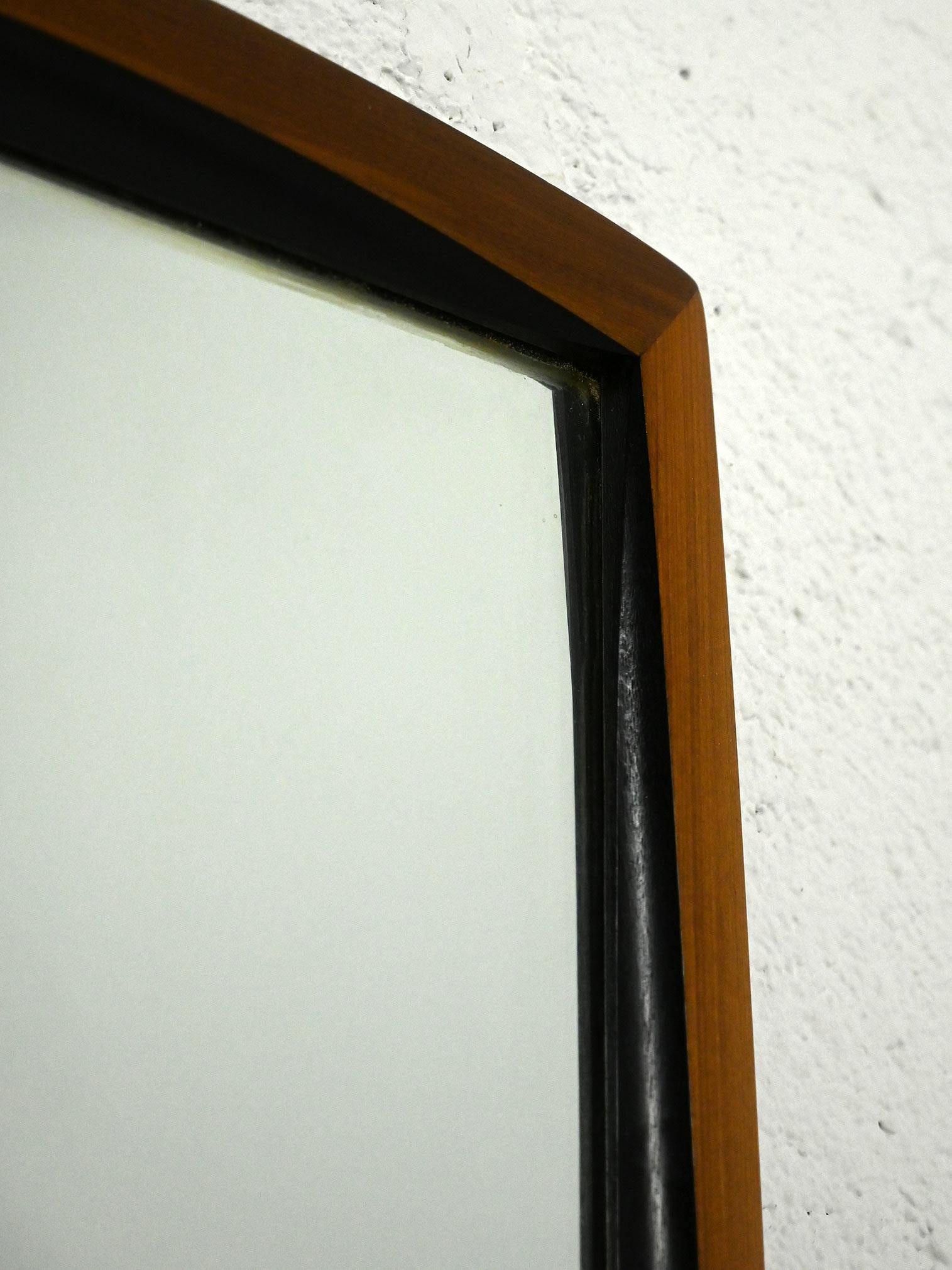 Mirror of original Scandinavian manufacture from the 1960s.

Vintage mirror with thick, slightly protruding frame with a dark brown color. A distinctive detail is the black outline around the mirror, which accentuates the elegance of the