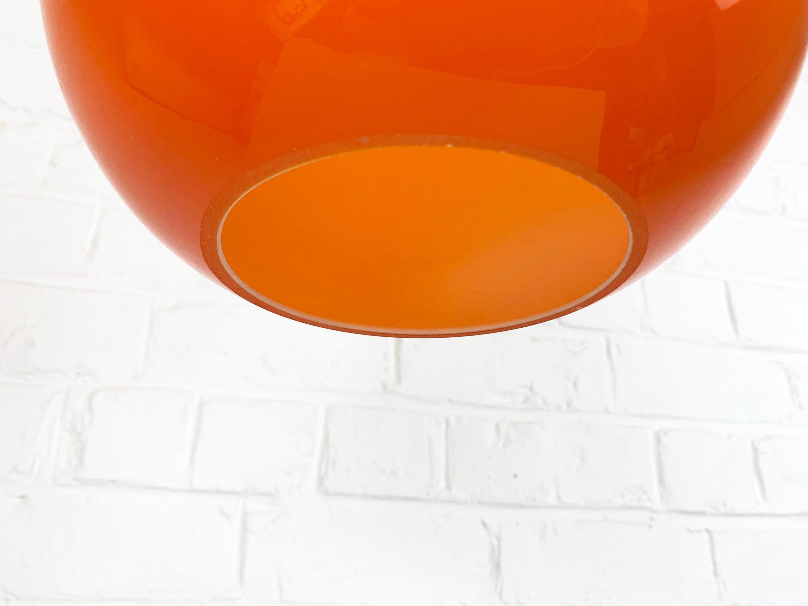 Lampada a sospensione scandinava degli anni '60 in vetro arancione e teak Kristiansson Luxus, Svezia in vendita 4