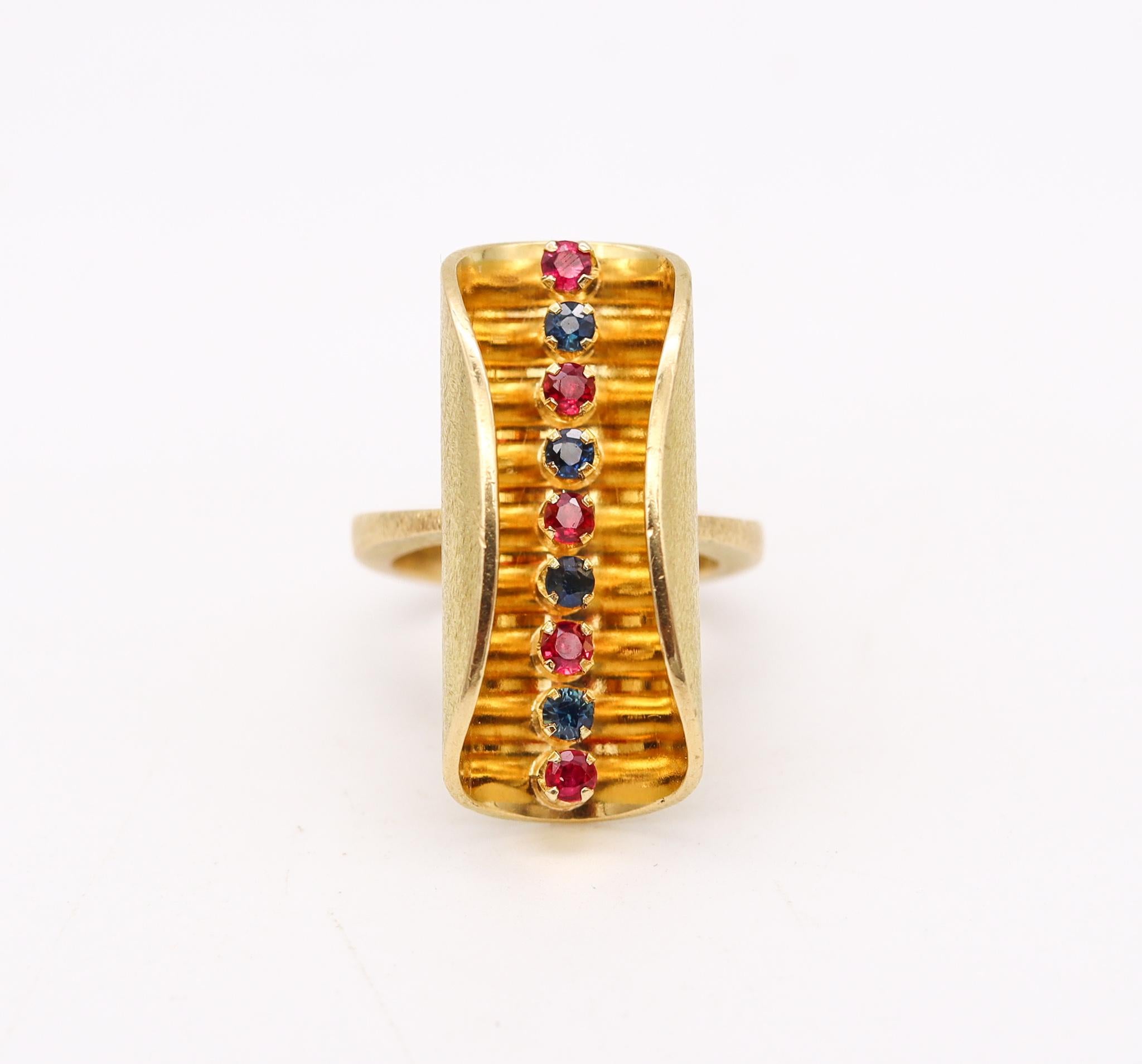 Modernist Scandinavian 1970 Op-Art Sculptural Ring in 18Kt Gold with Sapphires and Rubies For Sale