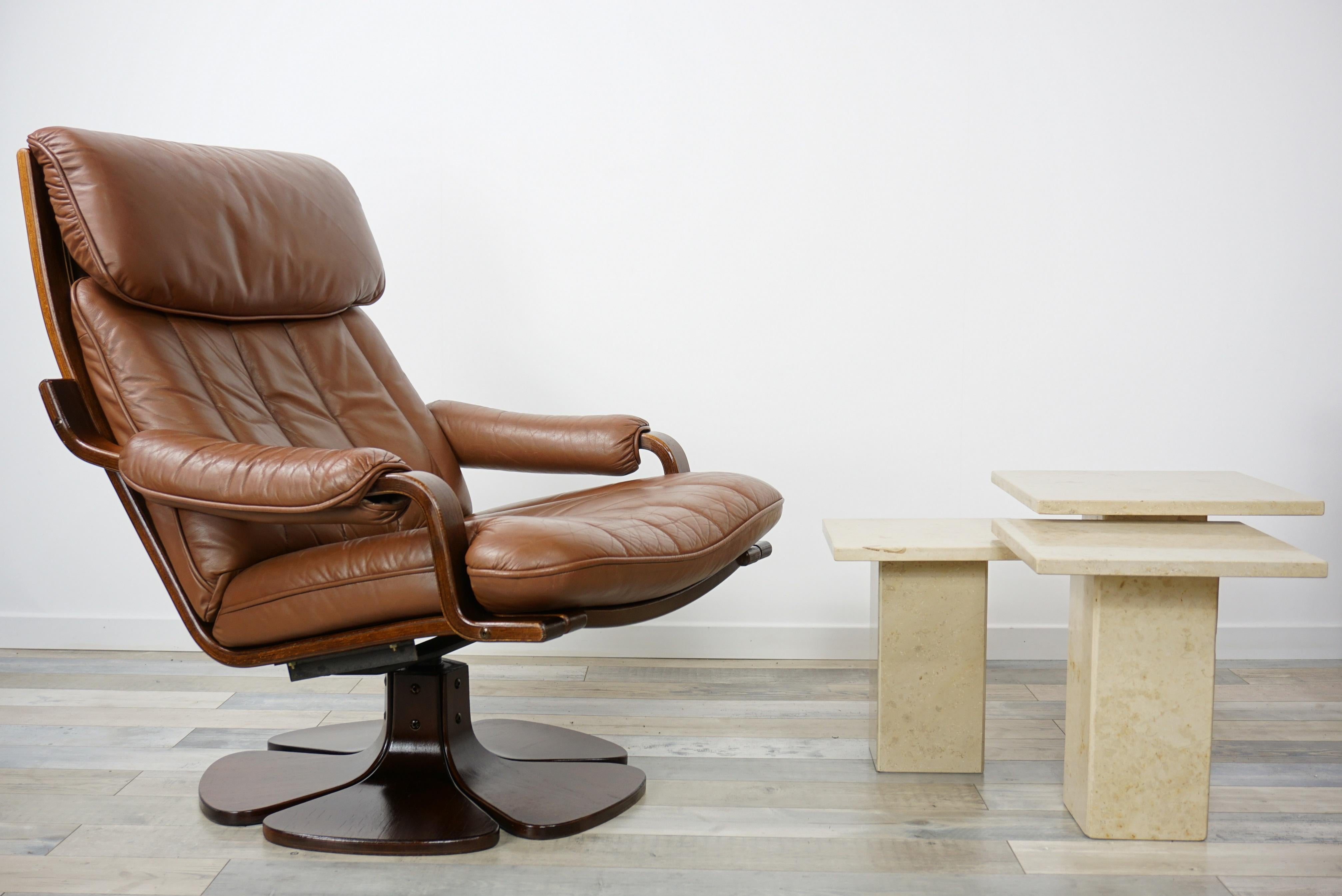 Scandinavian 1970s Design Wooden and Leather Swivel Armchair 4