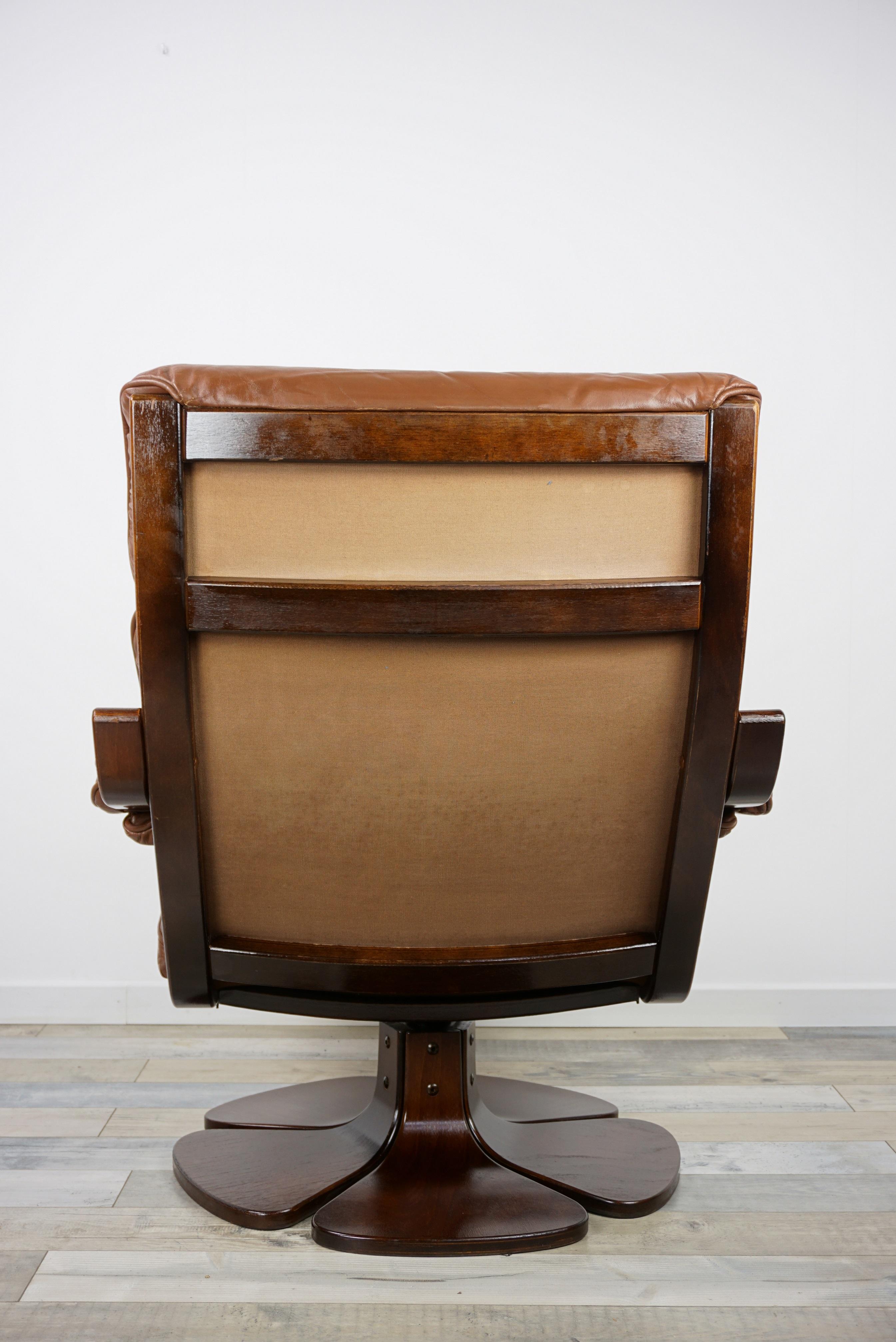 Scandinavian 1970s Design Wooden and Leather Swivel Armchair 14