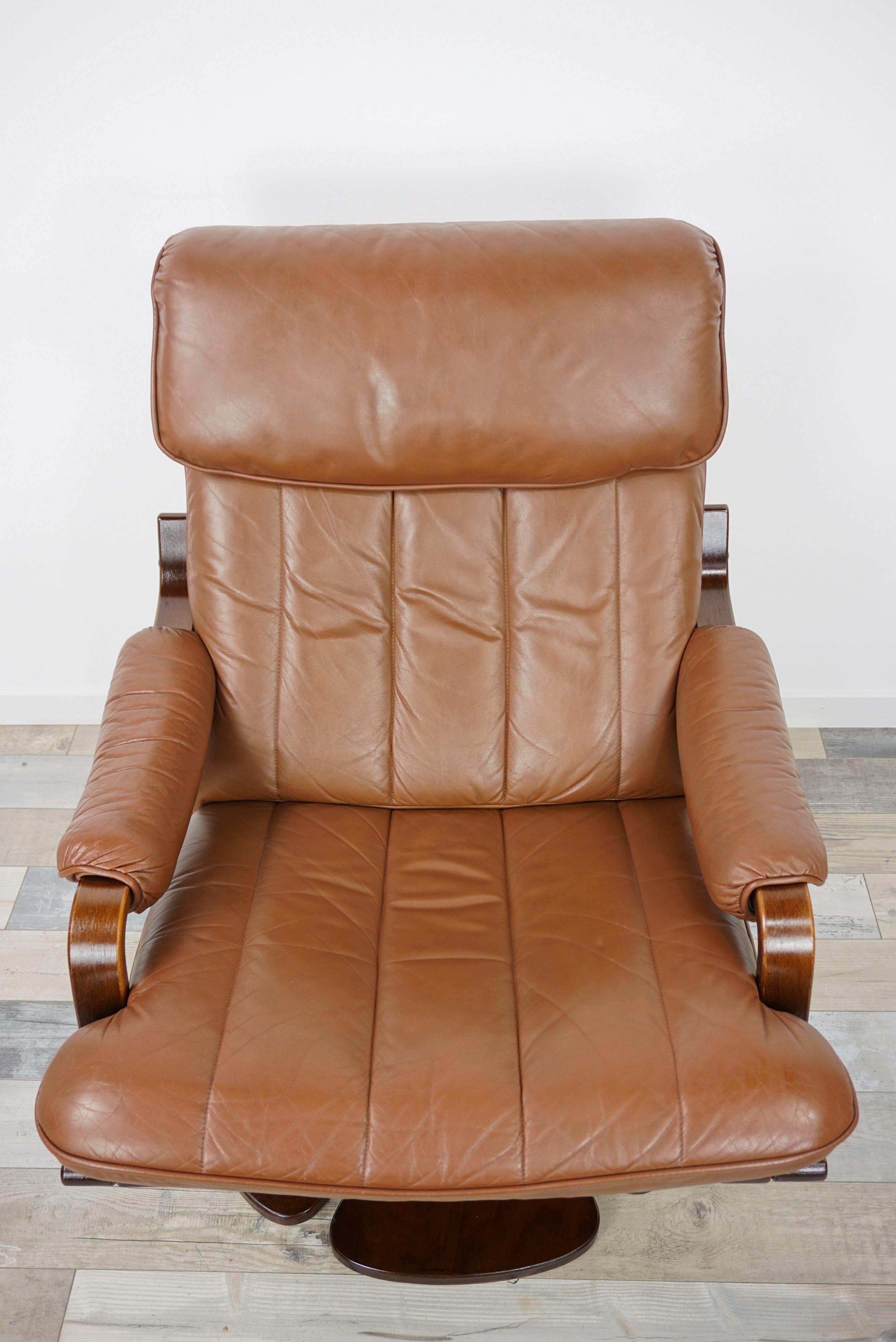 Scandinavian 1970s Design Wooden and Leather Swivel Armchair 2