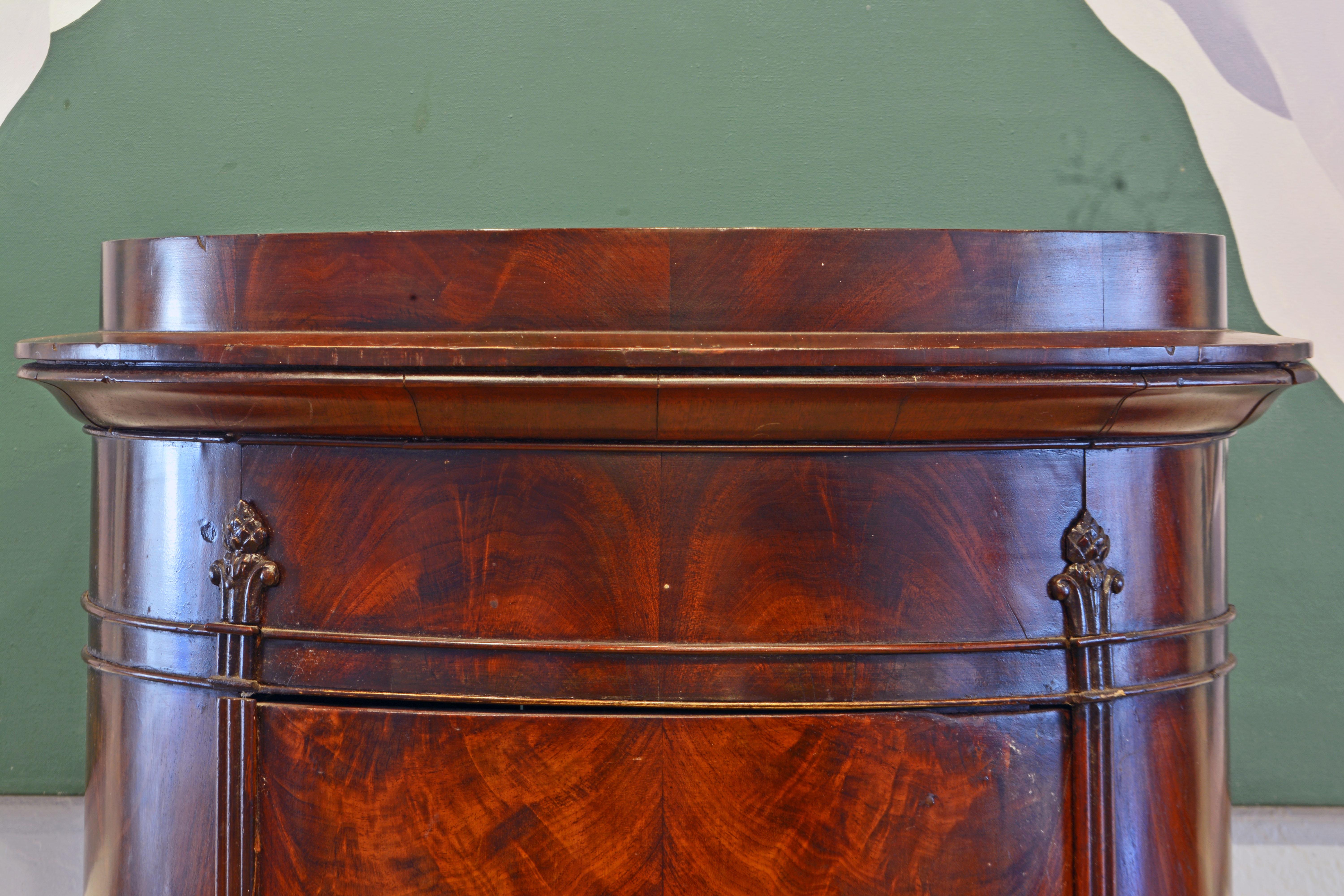 Scandinavian 19th Century Figured Flame Mahogany Oval Pedestal Cabinet In Good Condition In Ft. Lauderdale, FL