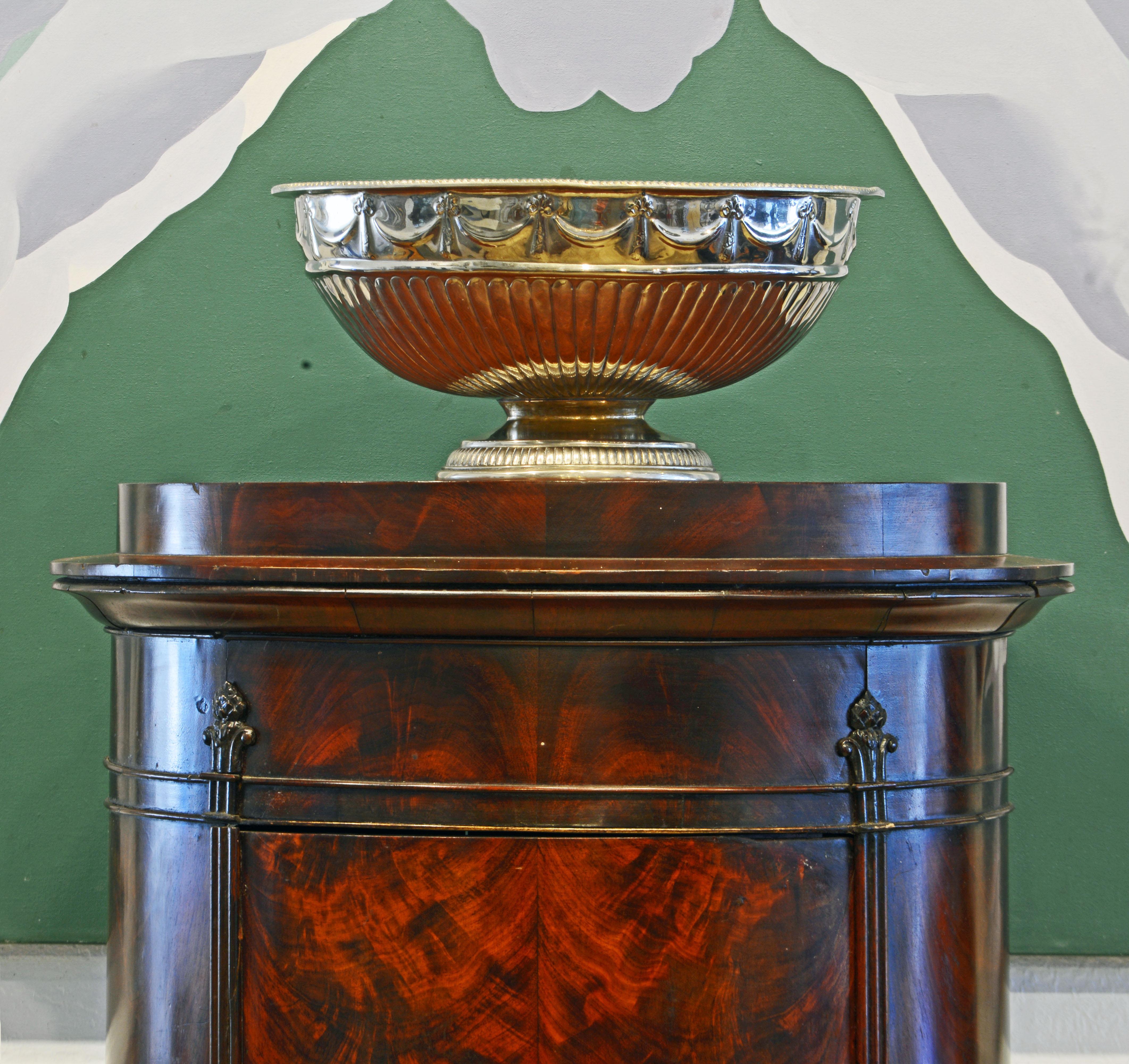 Scandinavian 19th Century Figured Flame Mahogany Oval Pedestal Cabinet 4