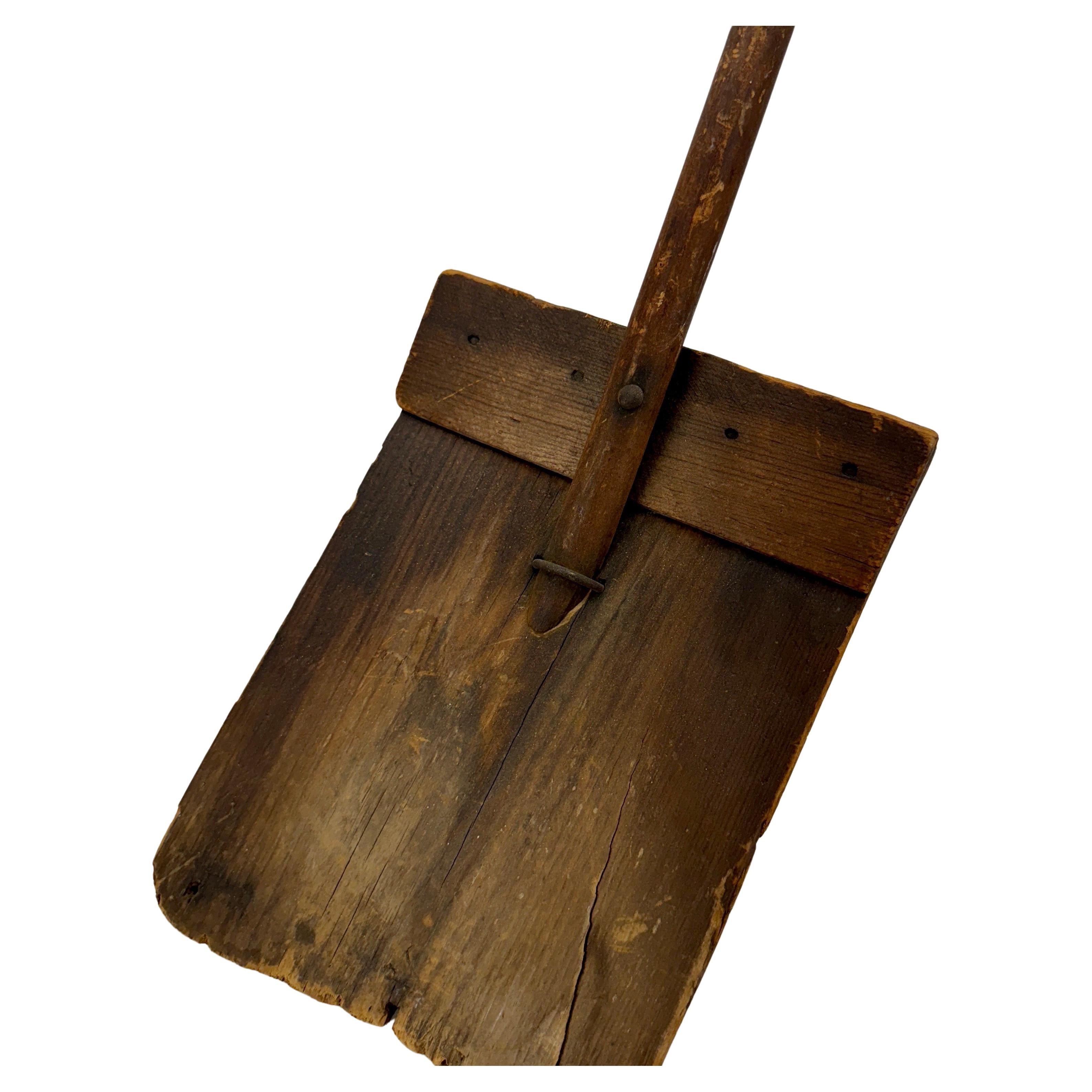 Scandinavian 19th Century Folk Art Wood Grain Shovel For Sale 2