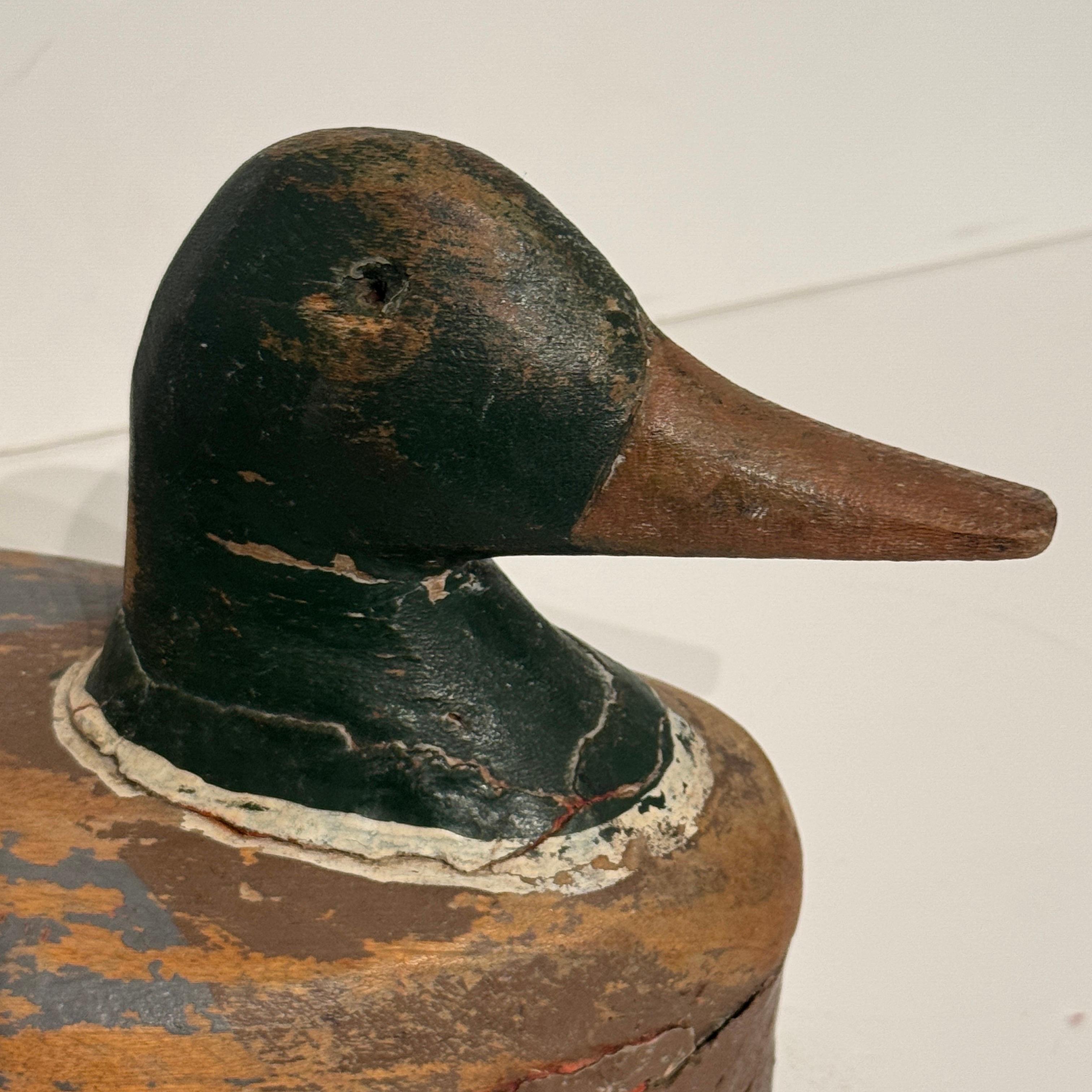 Señuelo de pato escandinavo del siglo XIX de arte popular tallado a mano Tallado a mano