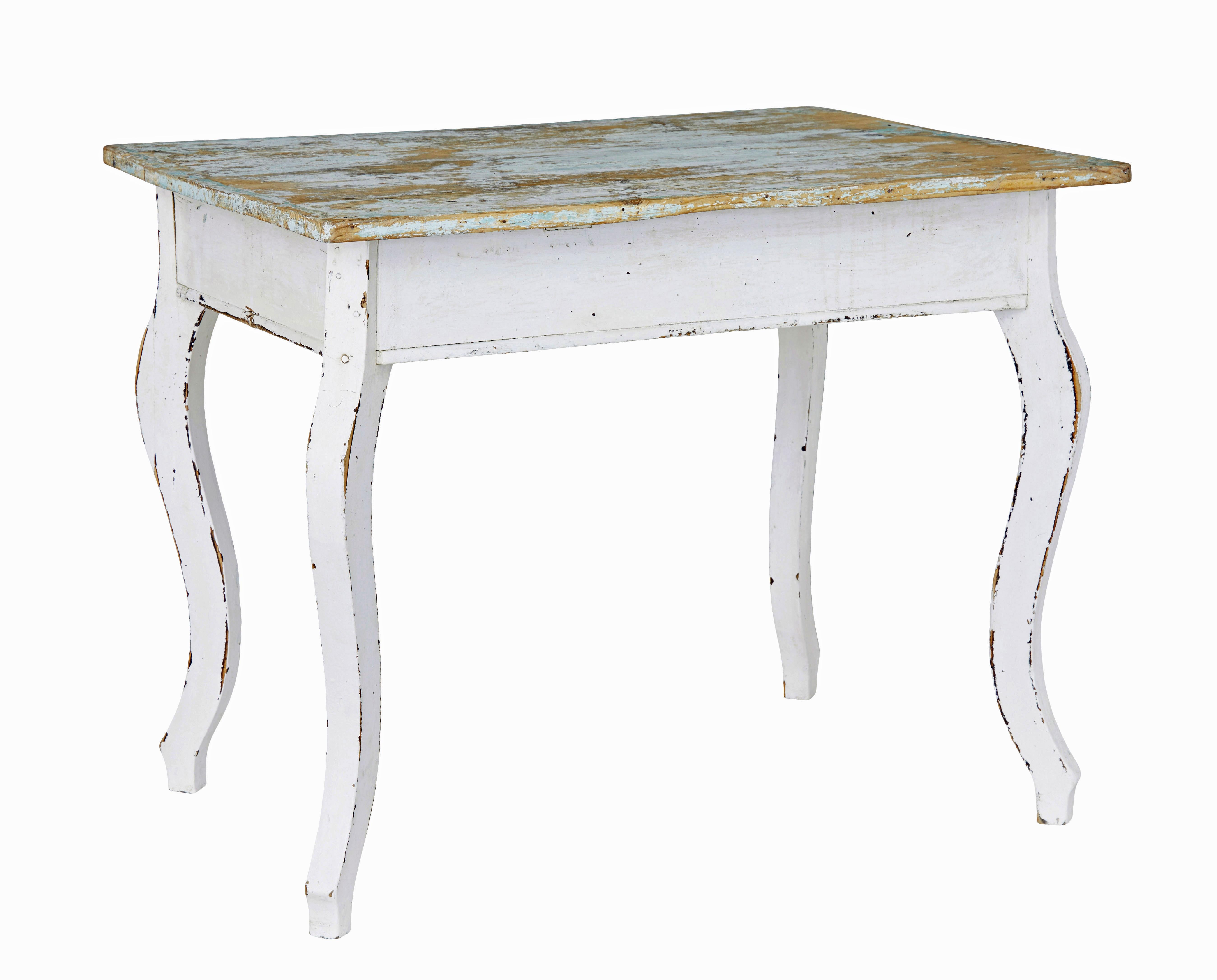 Rustique Table d'appoint scandinave en pin peint du 19e siècle en vente