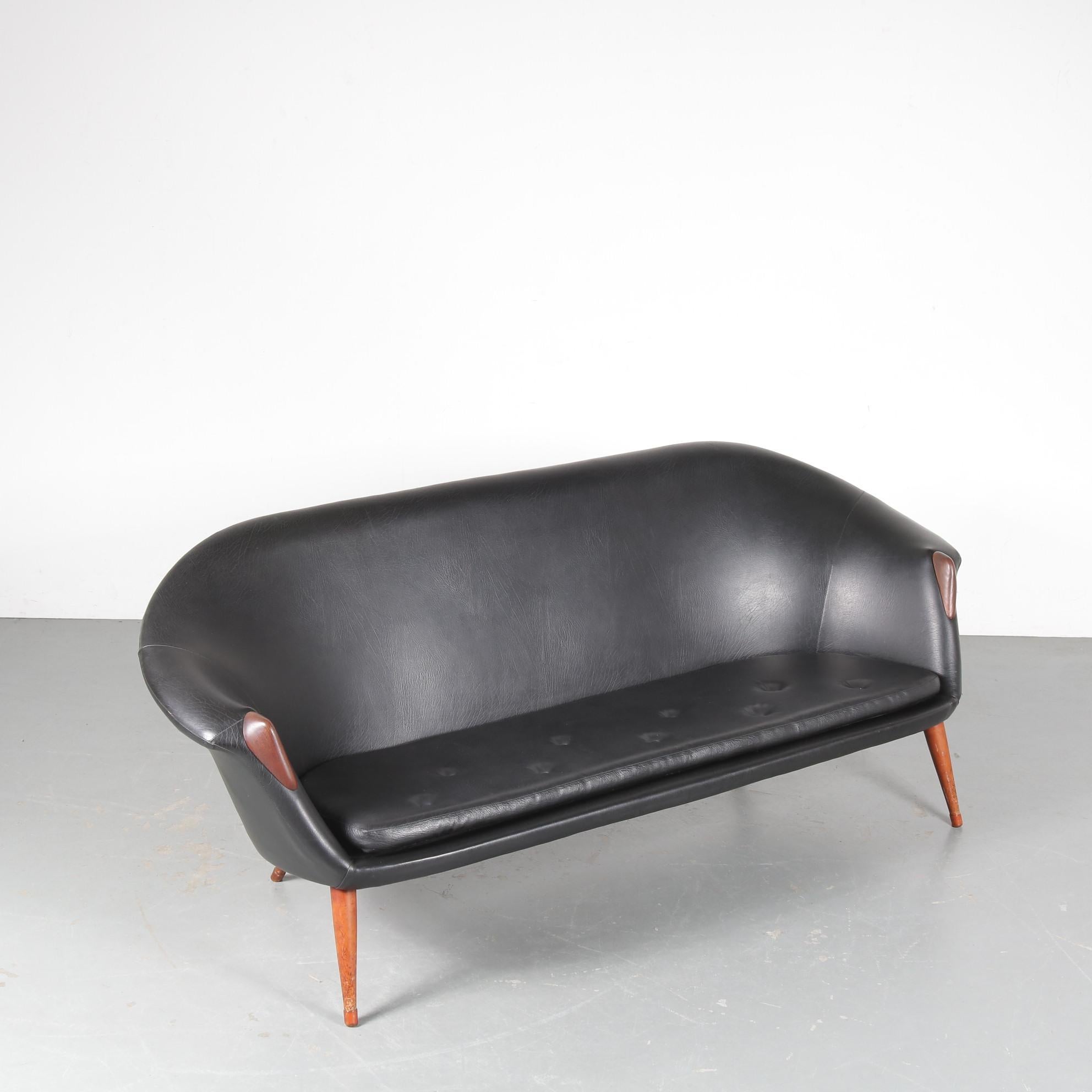 Scandinavian 3-Seater Sofa Attributed to Nanna Ditzel, Denmark 1950 For Sale 1