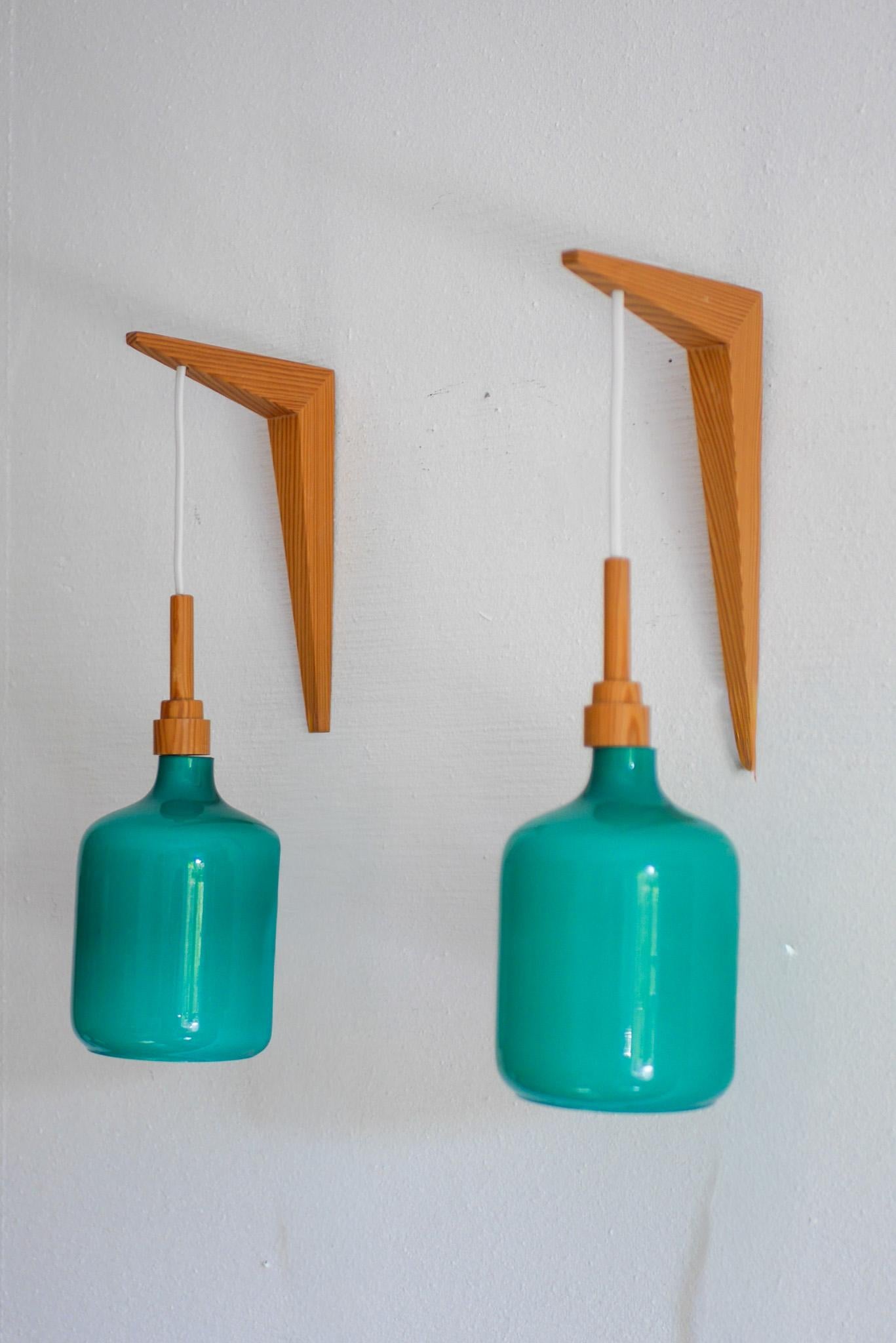 The Scandinavian 70s sconces Mid-century modern opaline glass and pine wall lights Bon état - En vente à Skarpnäck, SE