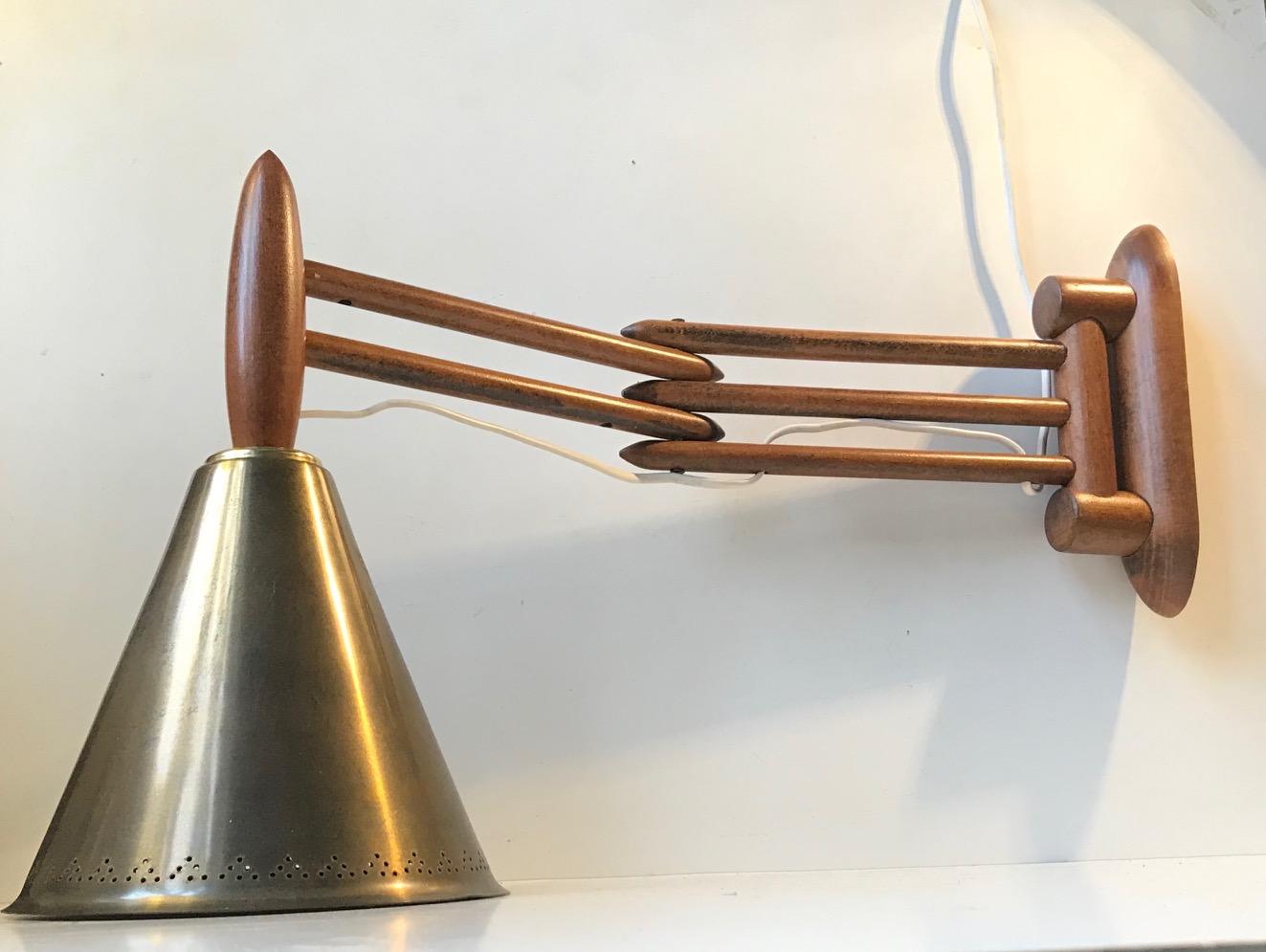 Scandinavian Accordion Wall Lamp in Teak and Brass, 1970s In Good Condition In Esbjerg, DK