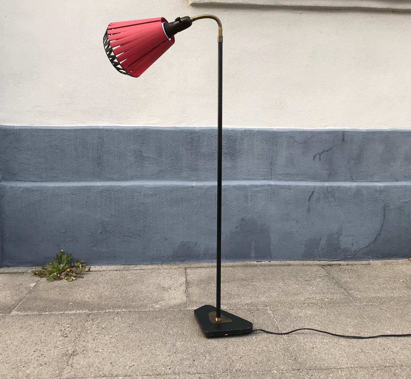 Scandinavian Adjustable Floor Lamp, 1950s In Good Condition For Sale In Esbjerg, DK