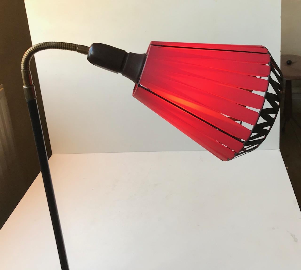 Skandinavische verstellbare Stehlampe, 1950er Jahre (Messing) im Angebot