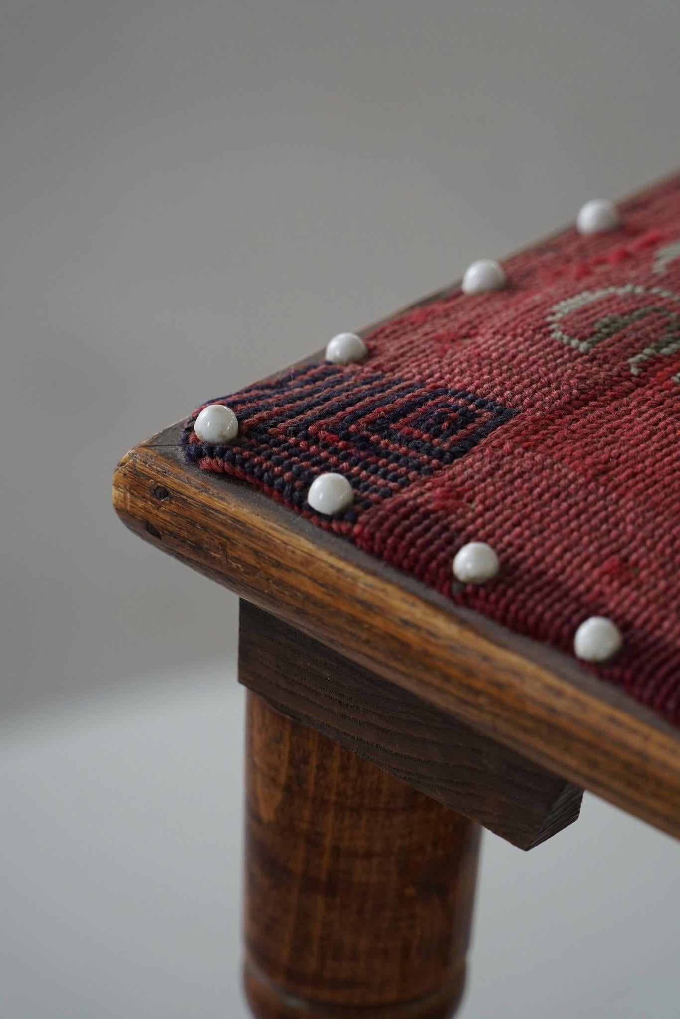 Scandinavian Almue Stool in Wood & Fabric, Late 19th Century Hecho a mano en venta