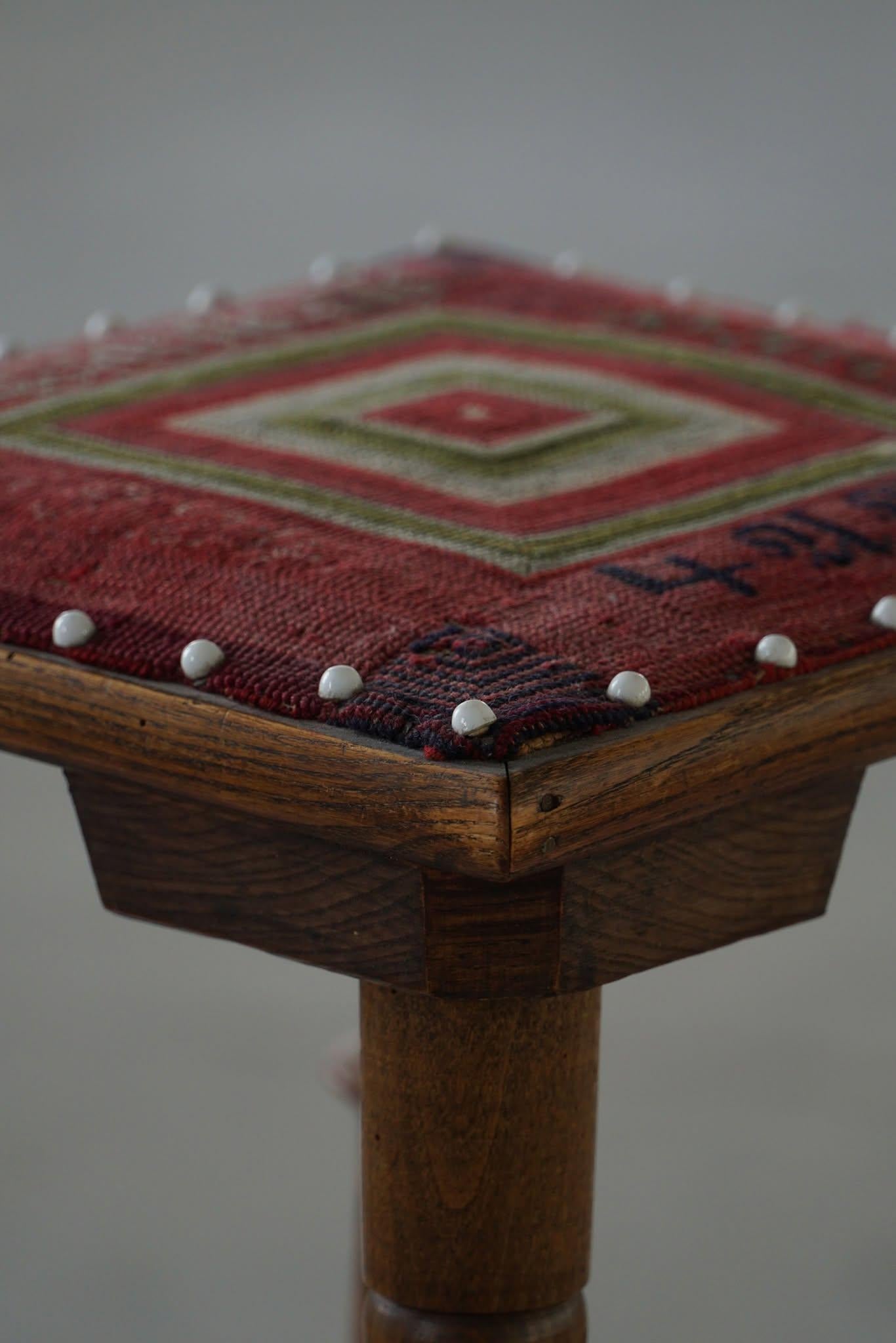 Scandinavian Almue Stool in Wood & Fabric, Late 19th Century en Bueno estado para la venta en Odense, DK