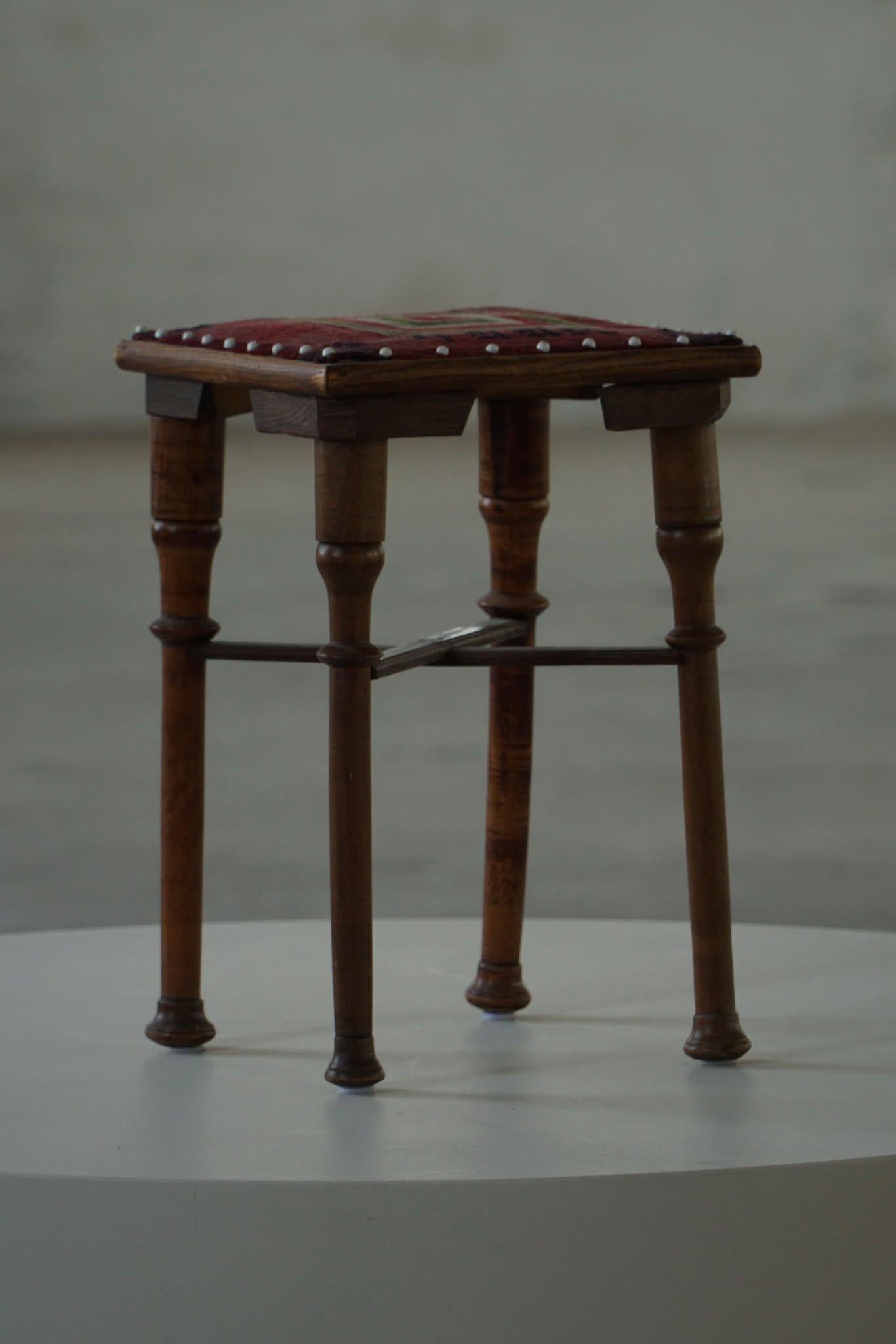 Scandinavian Almue Stool in Wood & Fabric, Late 19th Century Tela en venta