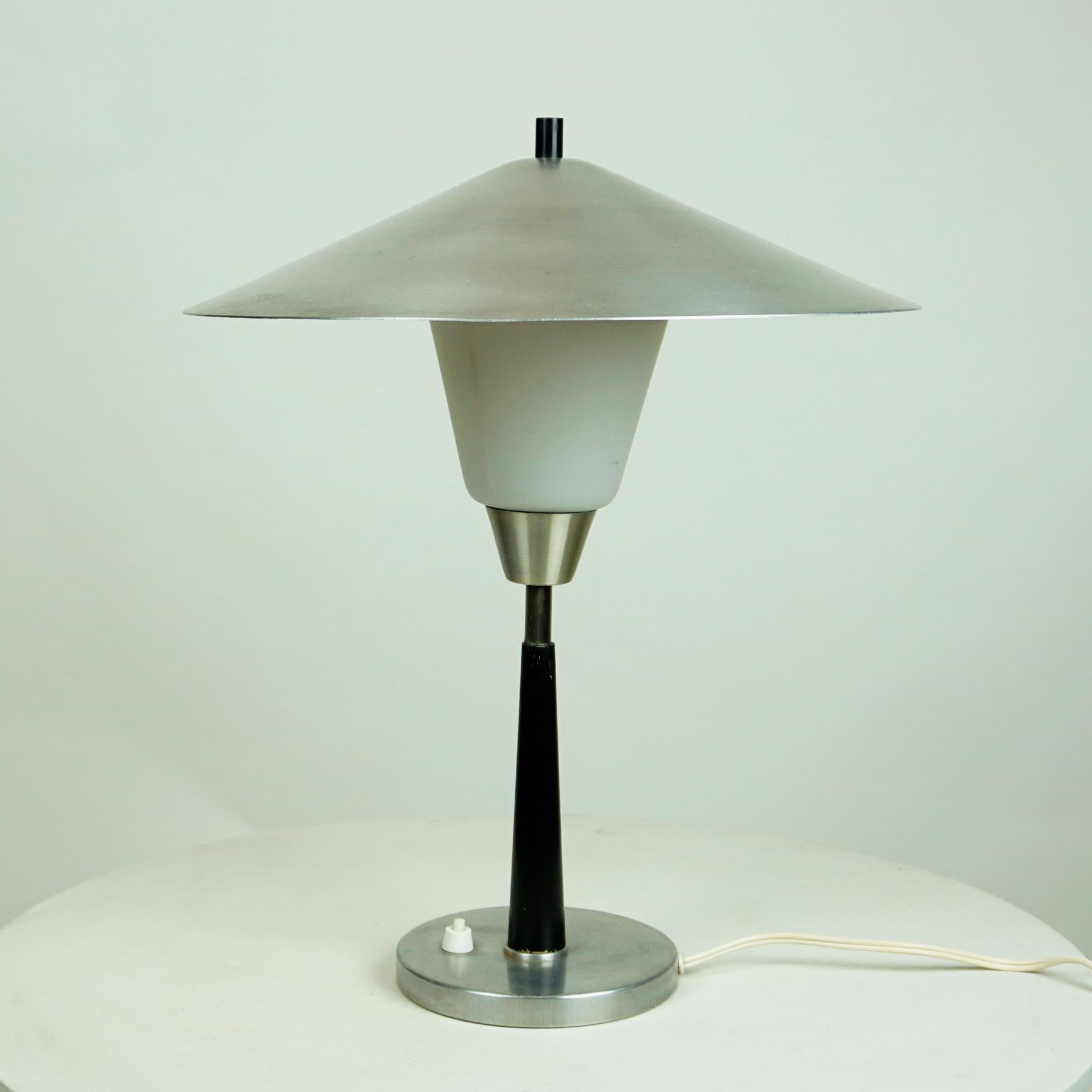 This charming rare Scandinavian table lamp has been produced by Fog and Mørup Denmark in the 1960s. It´s design is very close to Models Designed by jp Hammerborg, so this one can also be attributed to him. It features aluminum base and lampshade, a