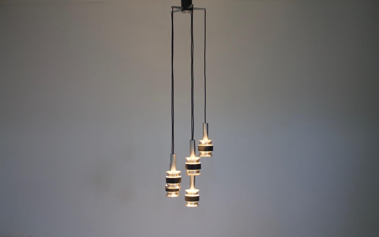 Scandinavian aluminum Cascade 1960s with 5 shades and 5 bulbs with an E 14 Socket.
Good until very good condition.