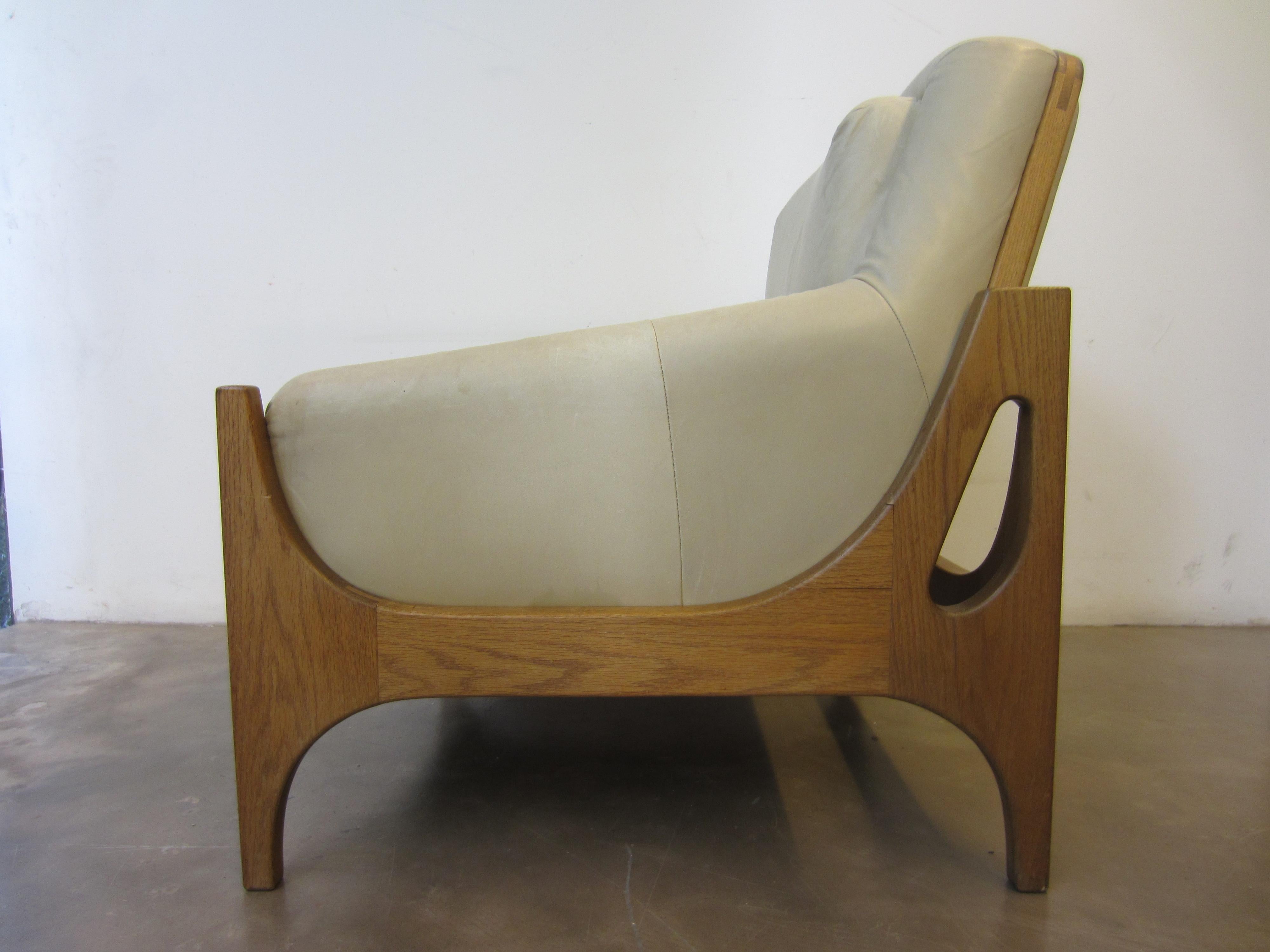 Scandinavian Armchair cream leather, 1960s (Moderne der Mitte des Jahrhunderts) im Angebot
