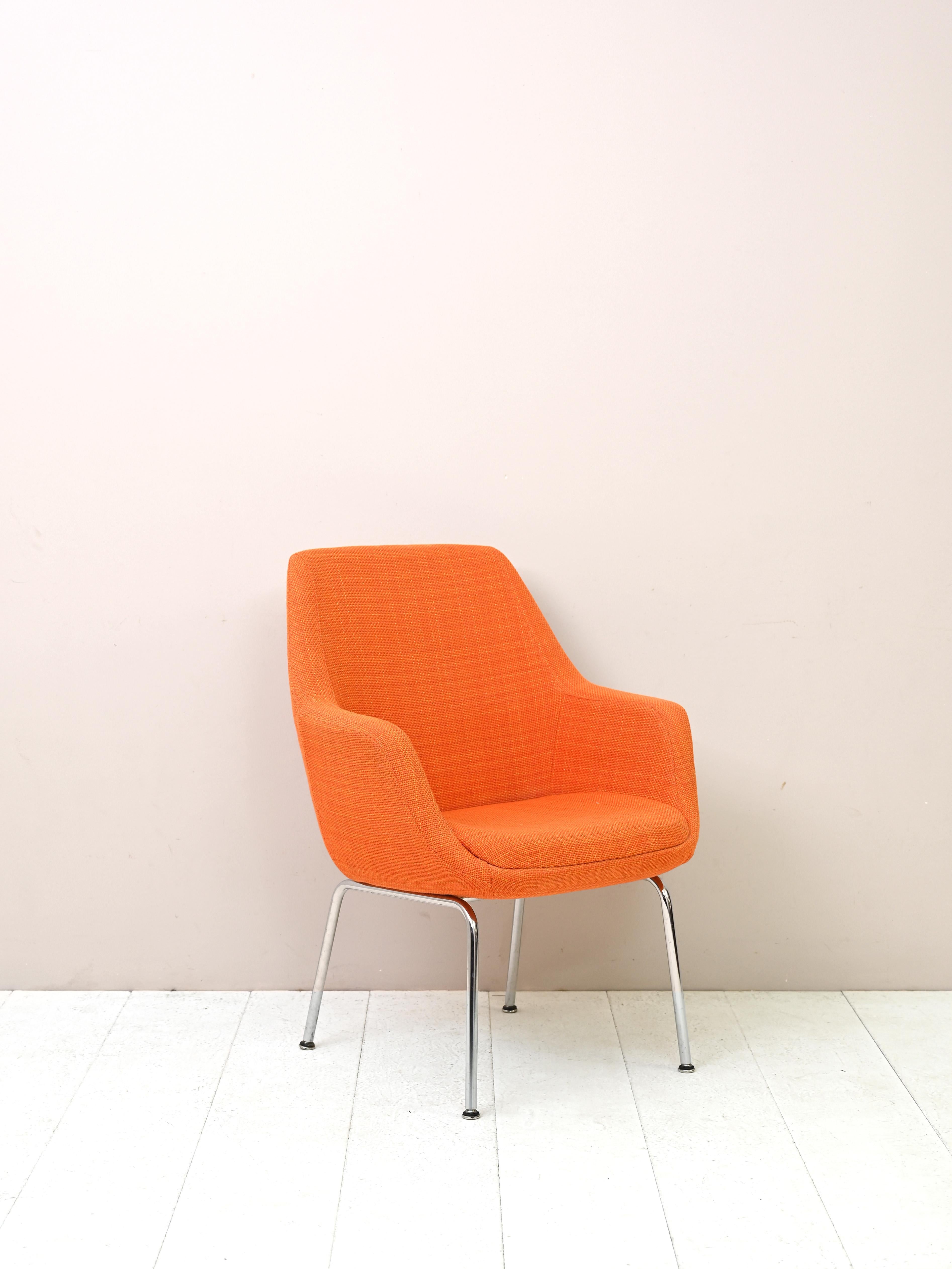 Original vintage chair with orange fabric.
A light and modern armchair with slender steel legs and an upholstered seat covered with
original vintage orange fabric.
Placed in a dining room or bedroom it will add character to the room.

AC474.