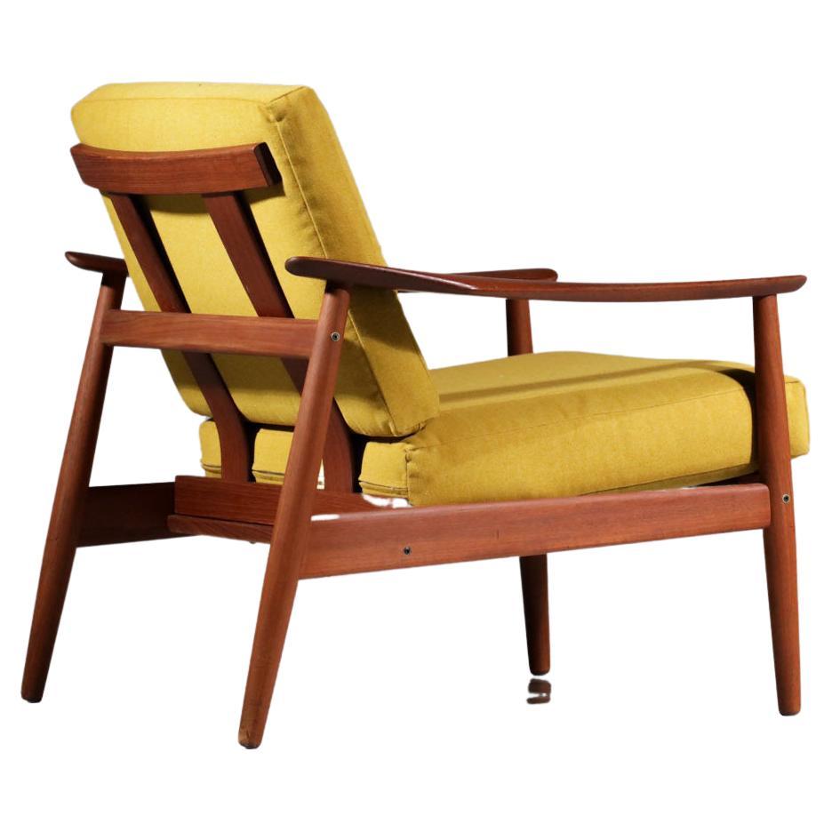 Scandinavian armchair from the 50's by the Danish designer Arne Vodder edited by France & Son, model FD164. Solid teak structure with typical Scandinavian design lines, high quality workmanship, seat and backrest covers refurbished. Excellent
