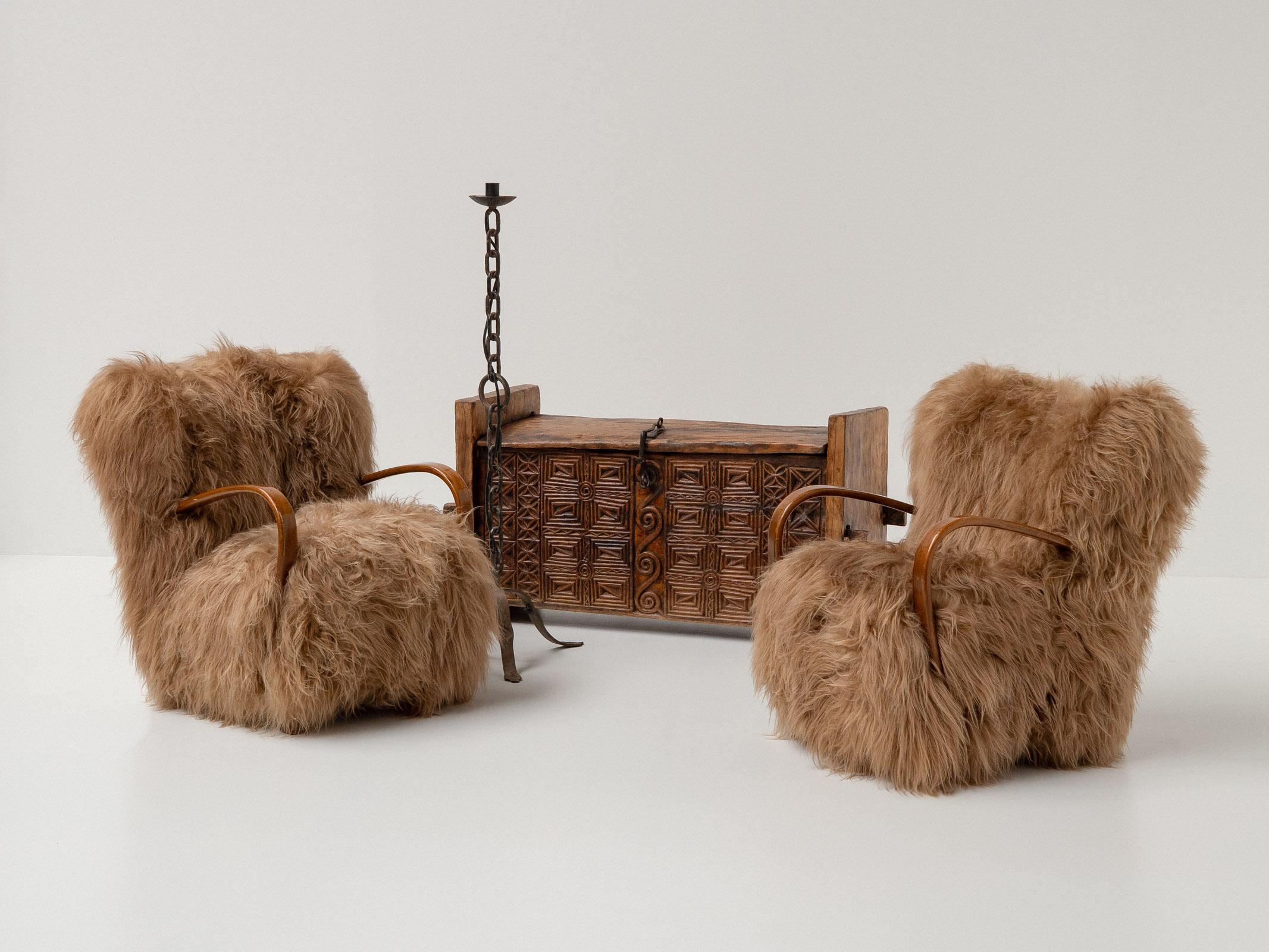 Sillón escandinavo de piel de oveja de pelo largo, años 50 en venta 5