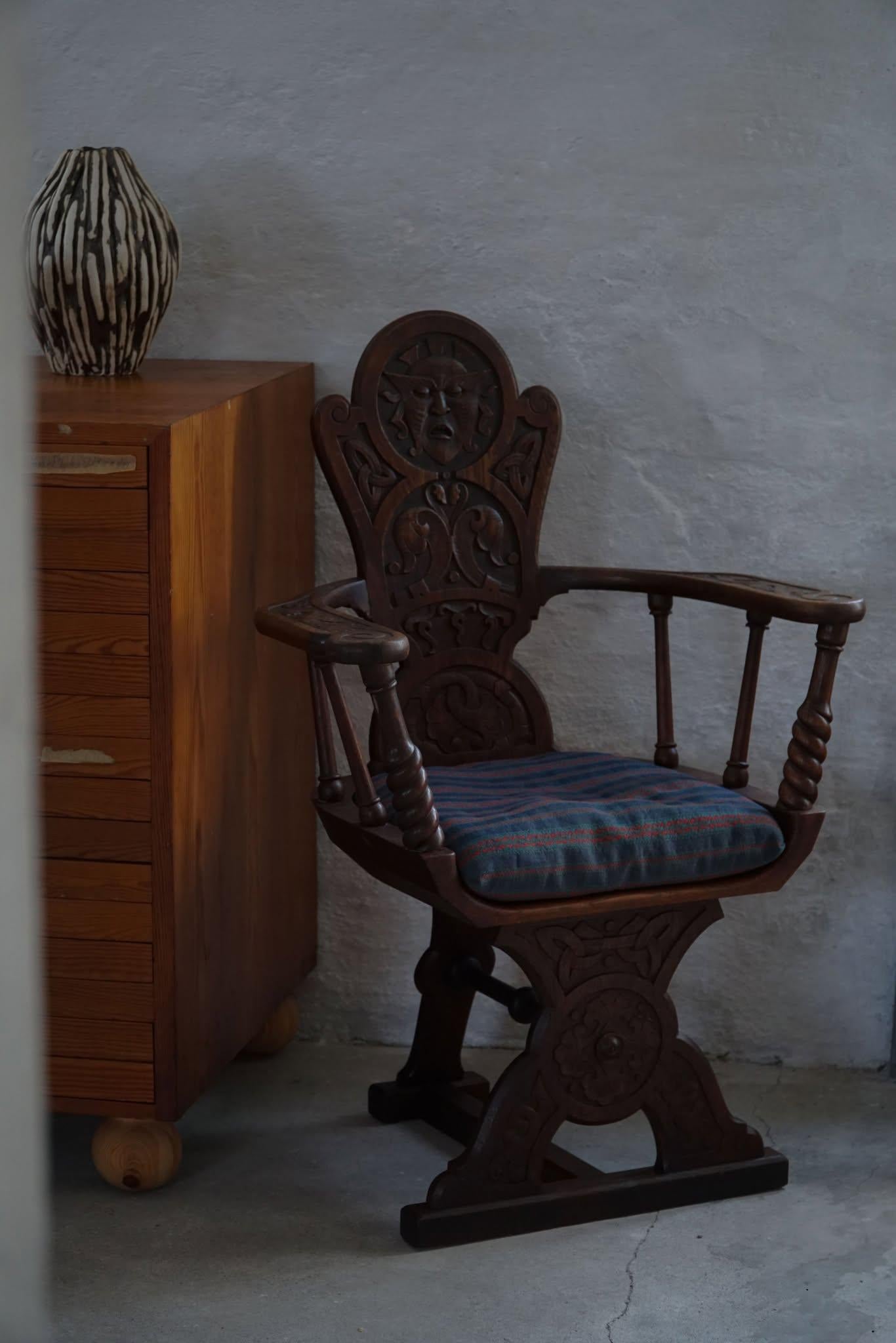 Fauteuil scandinave en Oak massif avec un coussin, Art populaire, début du 19e siècle en vente 5