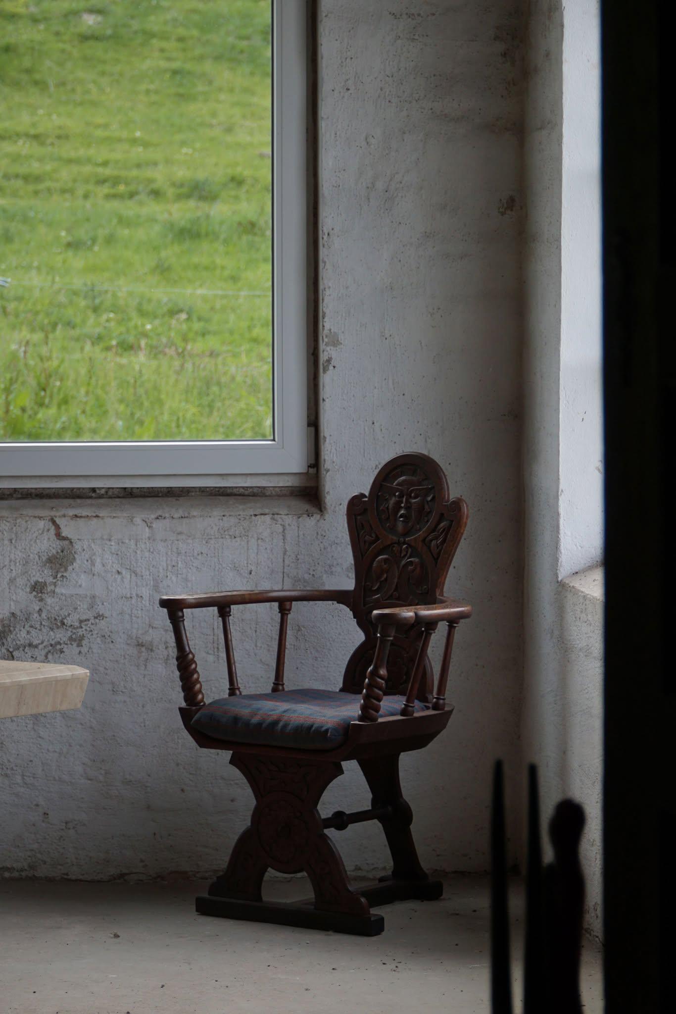 Fauteuil scandinave en Oak massif avec un coussin, Art populaire, début du 19e siècle en vente 7