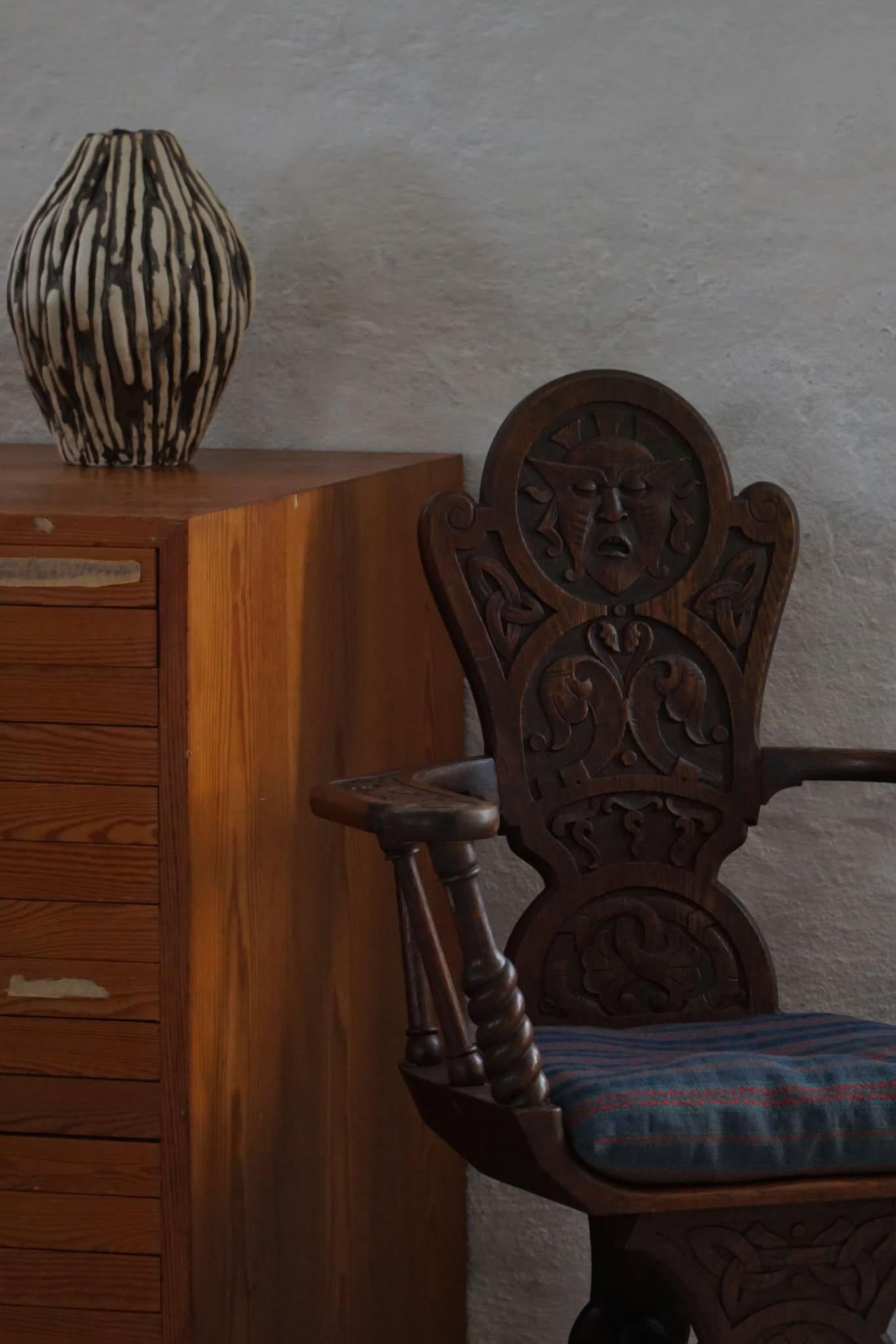 Scandinave Fauteuil scandinave en Oak massif avec un coussin, Art populaire, début du 19e siècle en vente