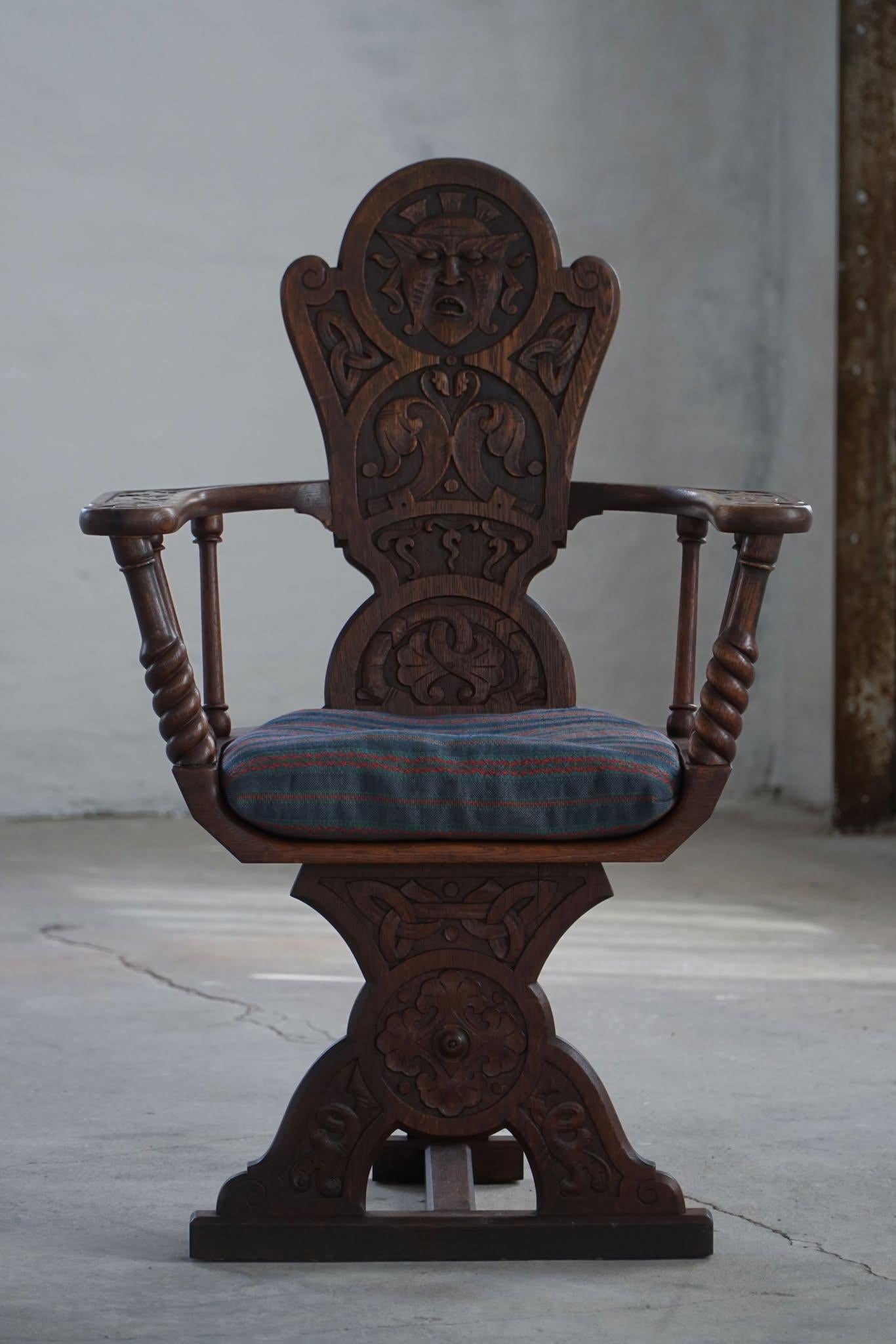 Fauteuil scandinave en Oak massif avec un coussin, Art populaire, début du 19e siècle en vente 2