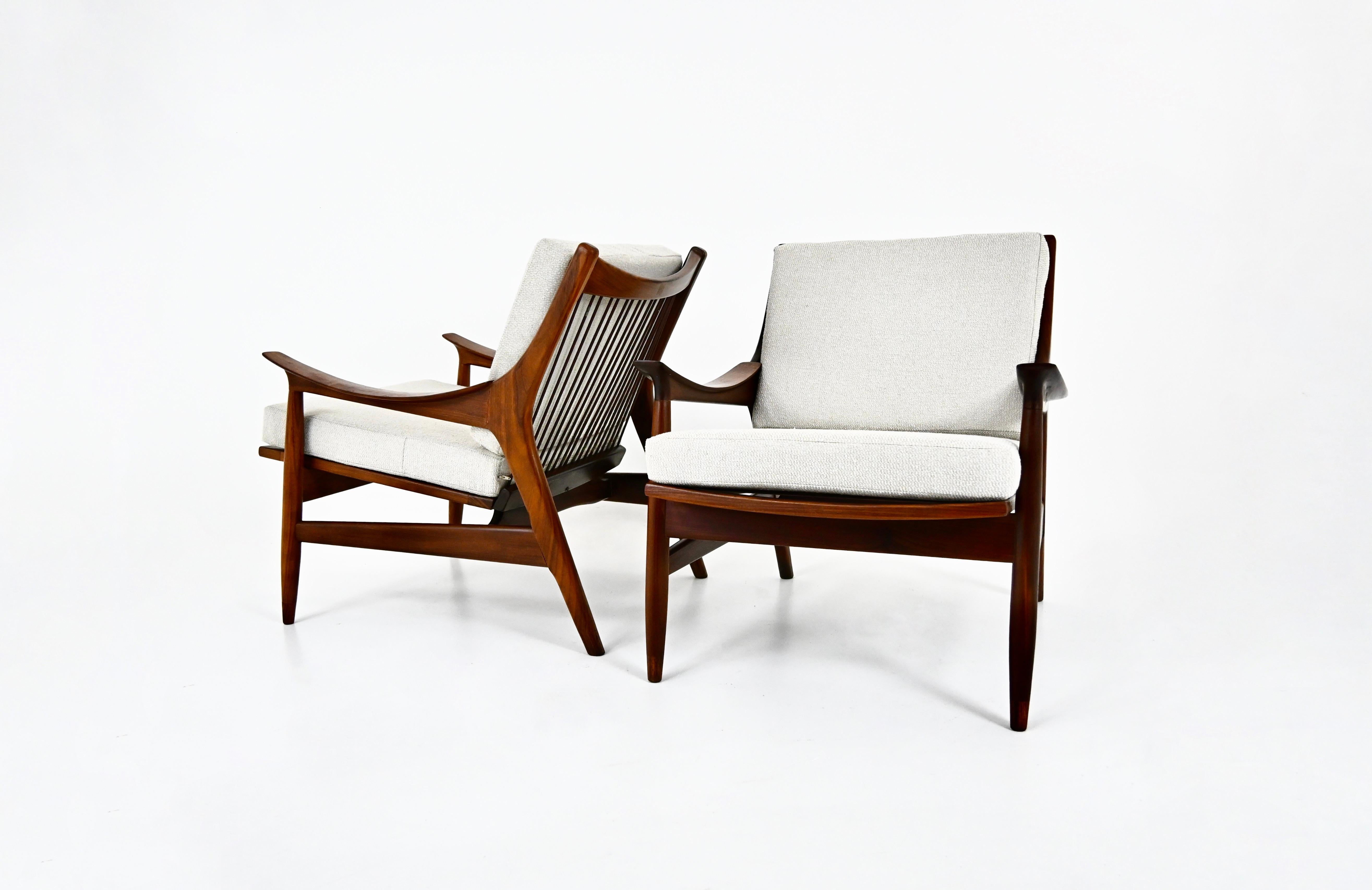 Pair of scandinavian armchairs in wood and fabric. Measures: Seat height 44 cm. Wear due to time and age of the armchairs.
FOR SHIPPING, REQUEST US FOR RECEIVE THE BEST PRICE

   