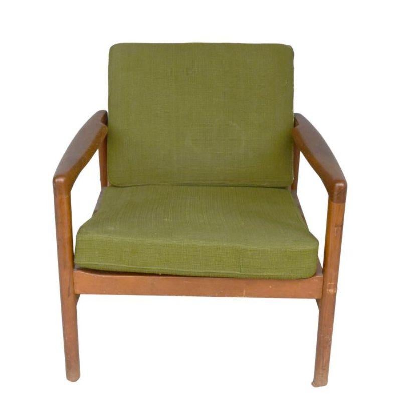1960 Skandinavischer Sessel, mit grünem Samt bezogen, 70 x 68 x 74 cm groß.

Zusätzliche Informationen:
Stil: 40er 60er Jahre.