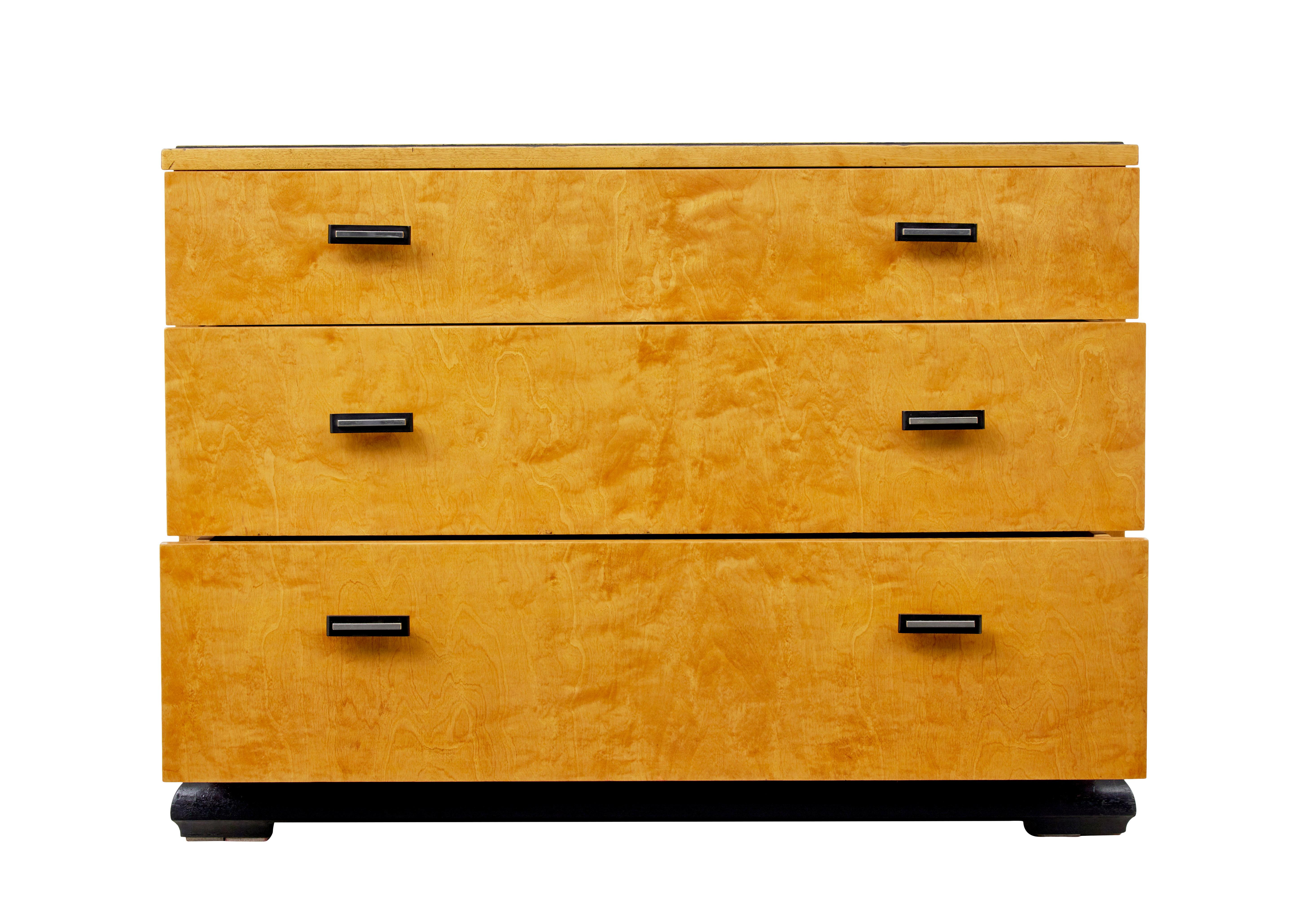 Svedese Cassettiera scandinava in betulla Art Déco in vendita