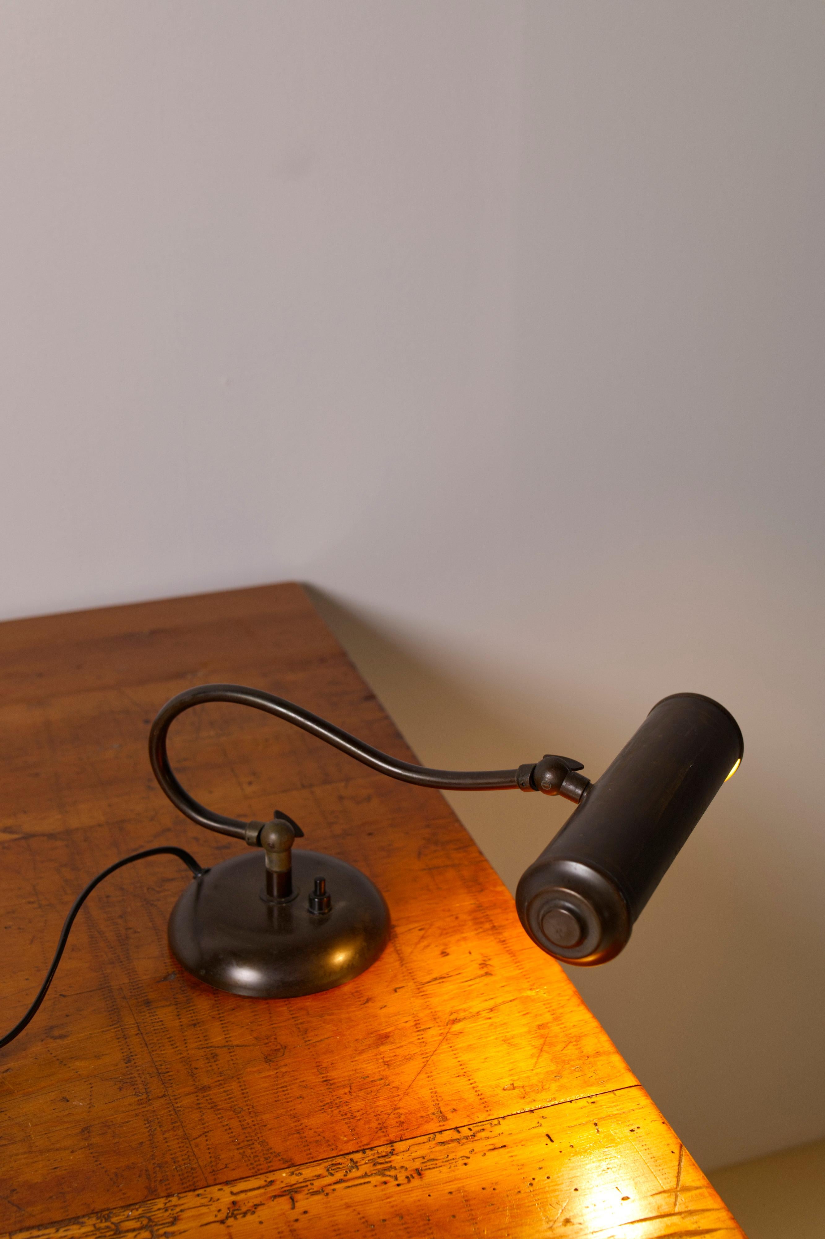 Skandinavische Art-Déco-Klavierlampe aus Messing, 1930er Jahre im Zustand „Gut“ im Angebot in Balen, BE