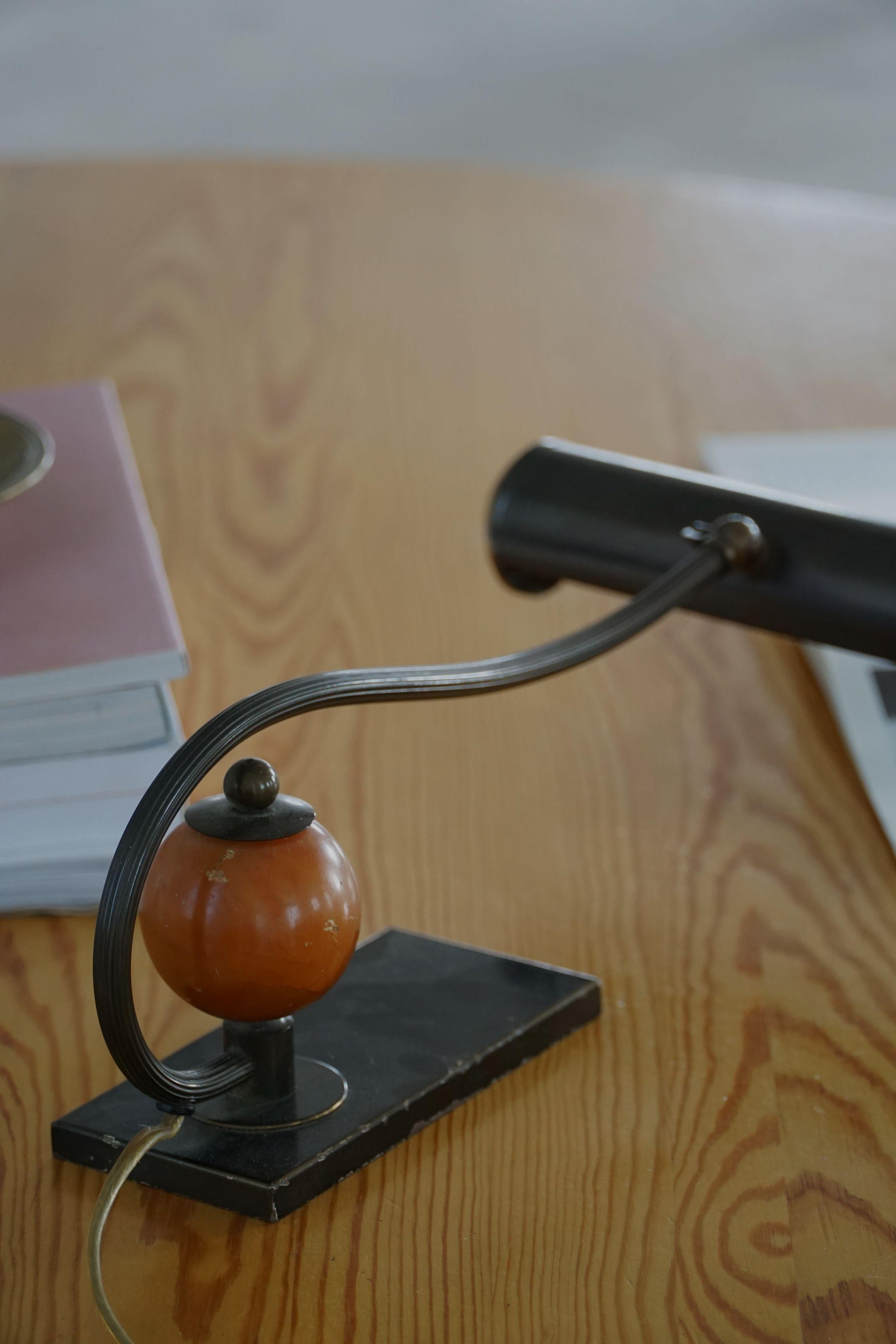 Scandinavian Art Deco Brass Piano Lamp with Wooden Orb, 1930s In Good Condition For Sale In Odense, DK