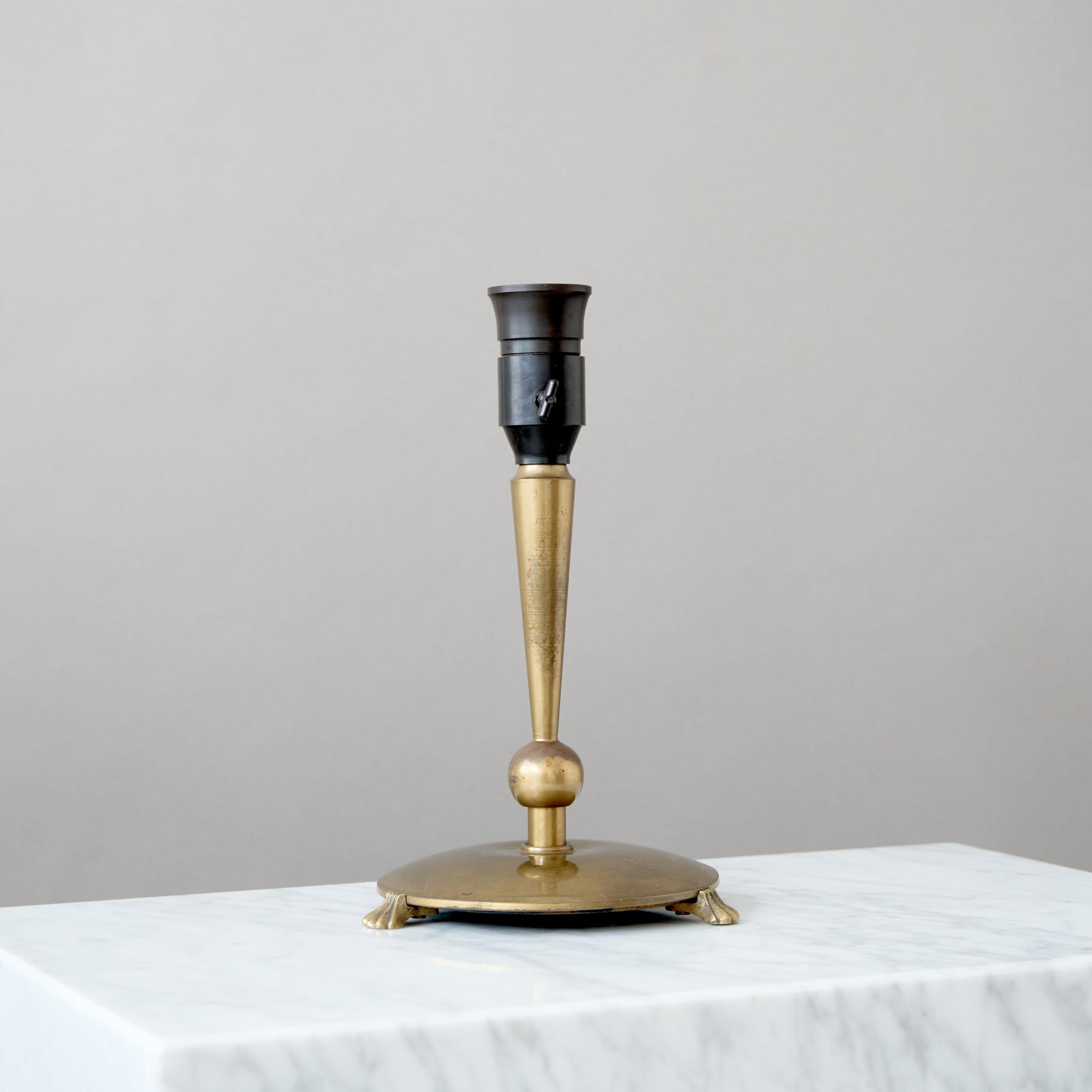 Lámpara de mesa Art Decó escandinava de latón, años 30. Sueco en venta