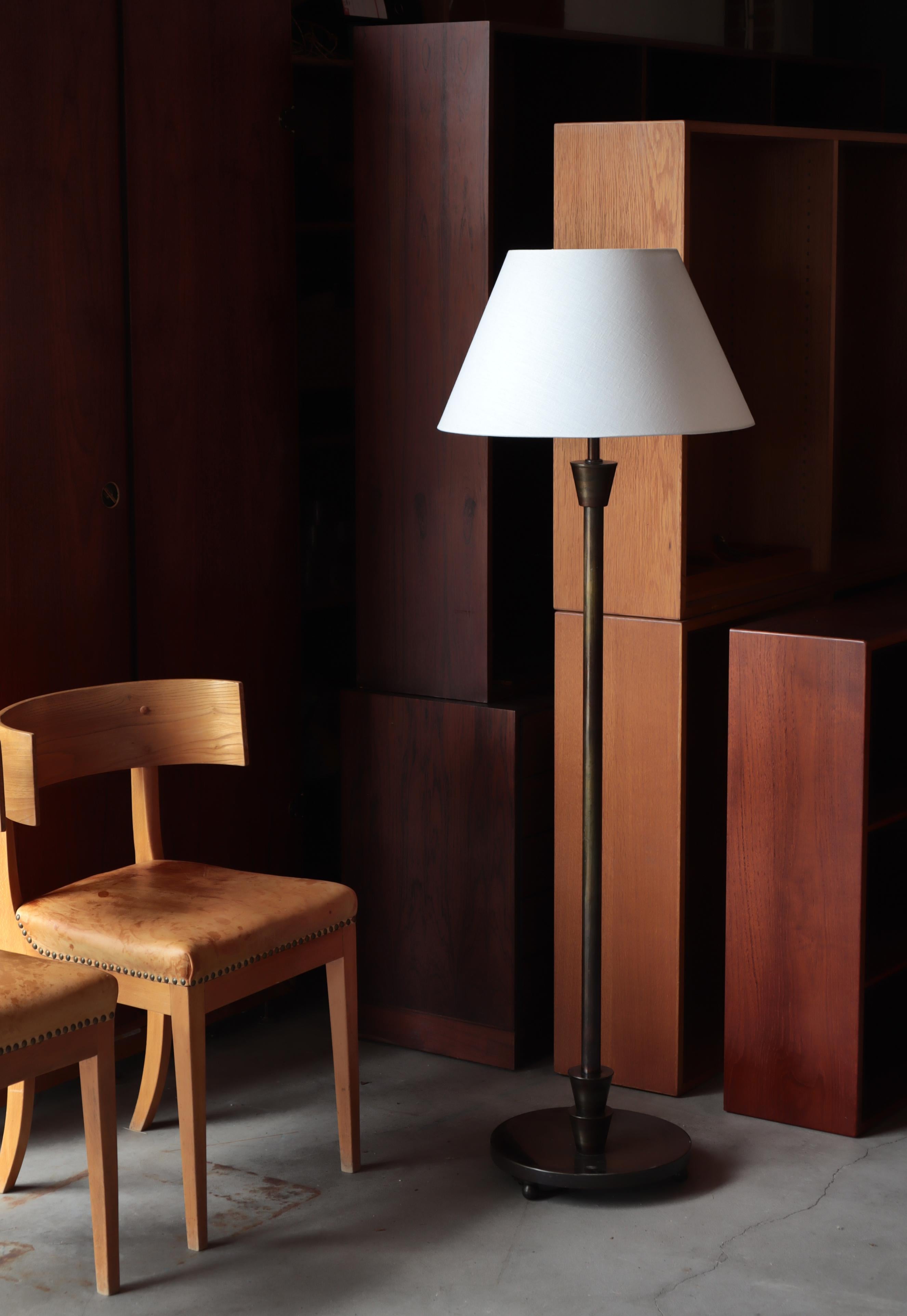 Lampadaire scandinave Art déco en bronze, style Just Andersen, années 1930 en vente 8