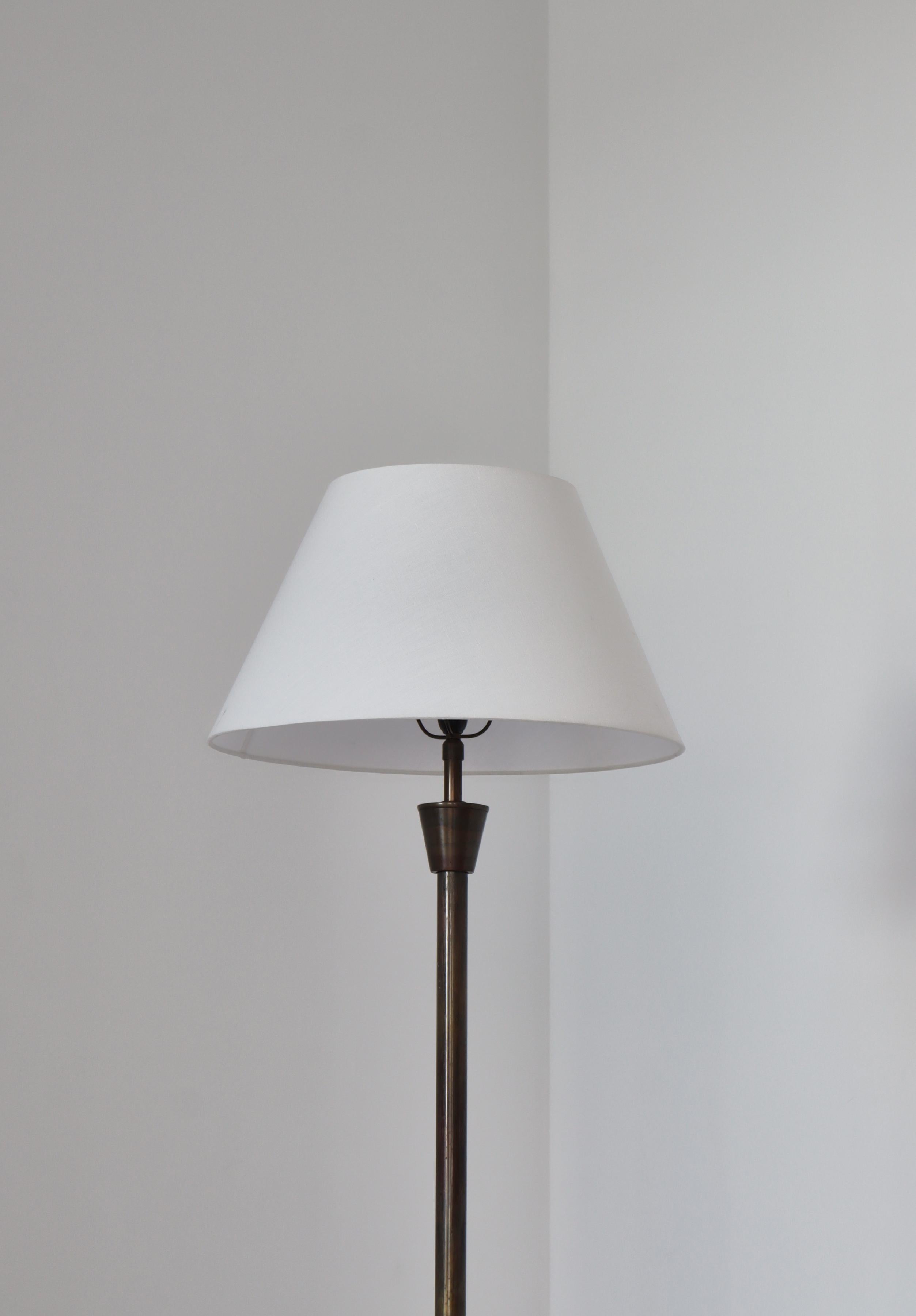 Danois Lampadaire scandinave Art déco en bronze, style Just Andersen, années 1930 en vente