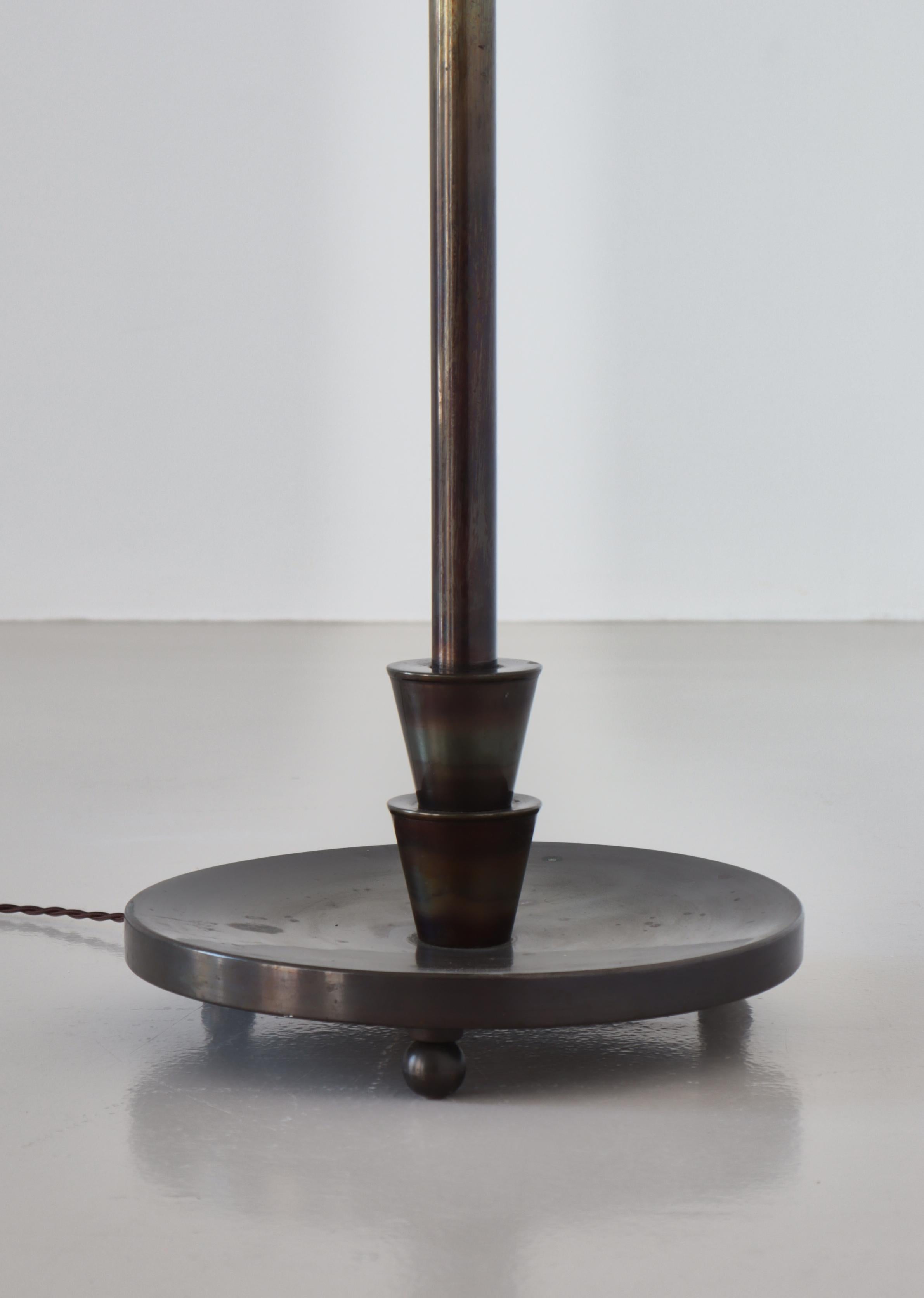 Lampadaire scandinave Art déco en bronze, style Just Andersen, années 1930 Bon état - En vente à Odense, DK