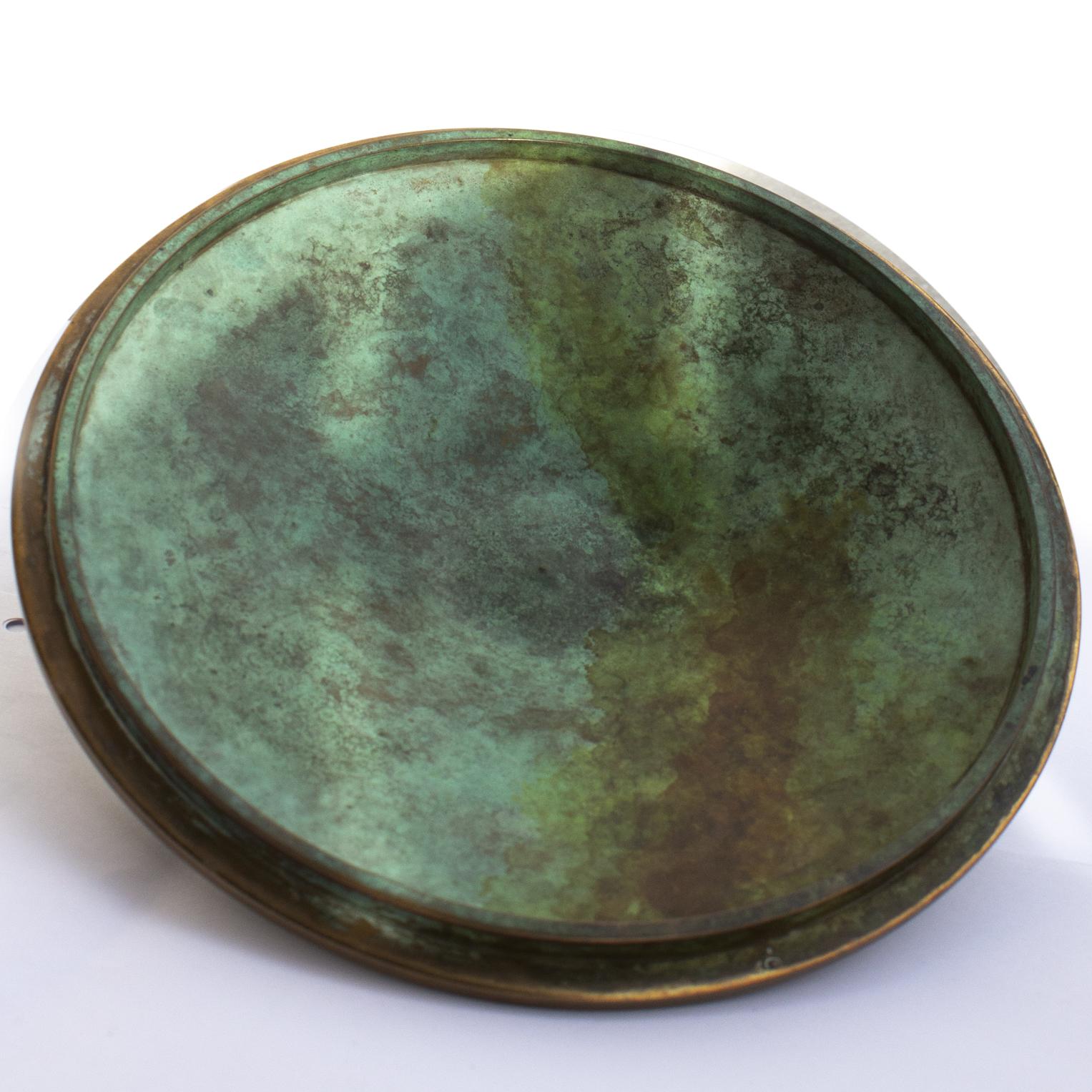 Scandinavian Art Deco heavy decorative bronze bowl with lid designed and produced by Tinos Bronce in Denmark between 1940-1949. The bowl has a crisp relief ribbed pattern with polished vertical stripes alternating with recessed stripes finished in a