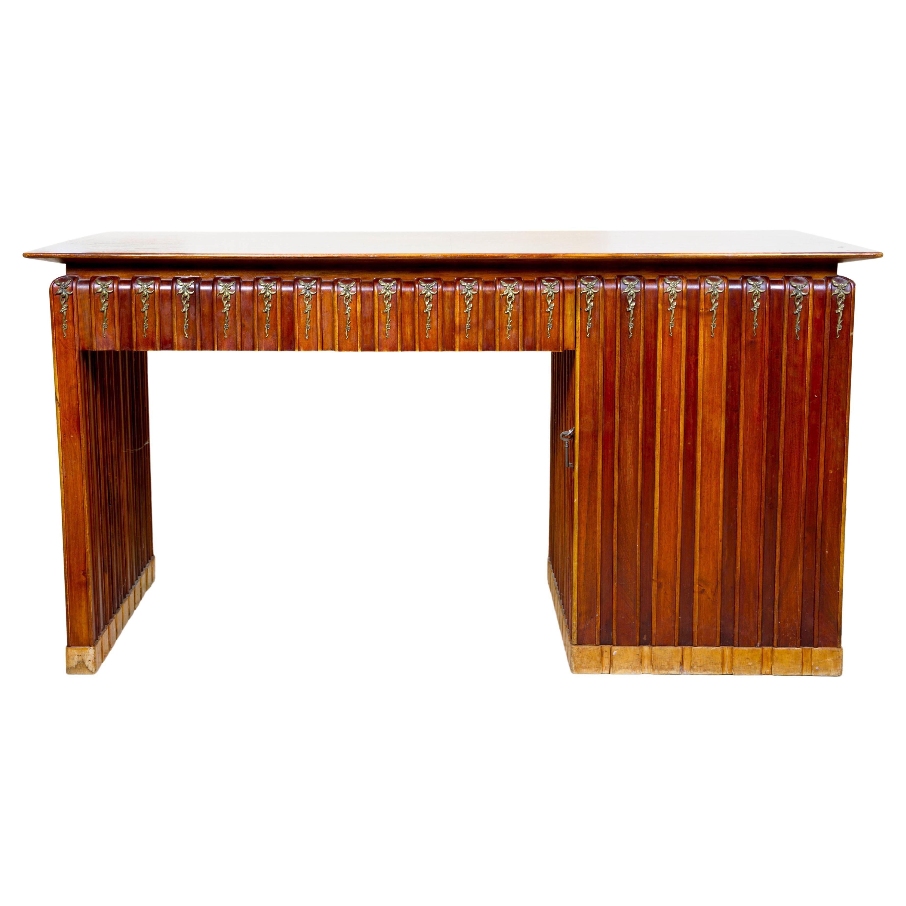 Skandinavischer Art-Déco-Schreibtisch aus Mahagoni und Seidenholz, freistehender Tisch im Angebot