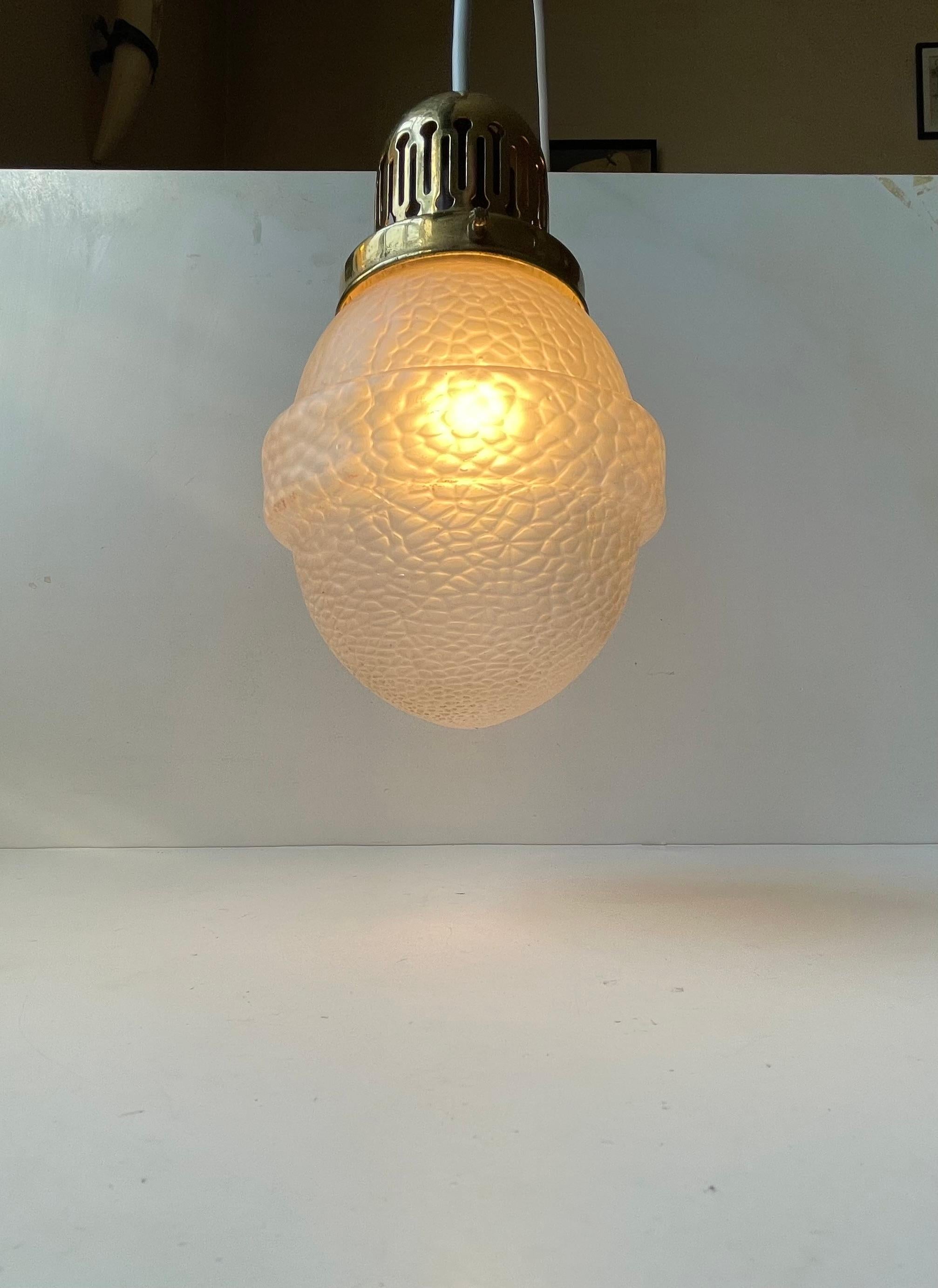 Scandinavian Art Deco Pendant Lamp in Brass & Lizard skin Glass, 1930s In Good Condition For Sale In Esbjerg, DK