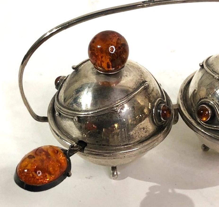 Art Déco Set di sale e pepe in argento e ambra Art Deco scandinavo, 1940 ca. in vendita
