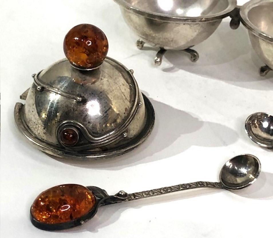 Metà XX secolo Set di sale e pepe in argento e ambra Art Deco scandinavo, 1940 ca. in vendita