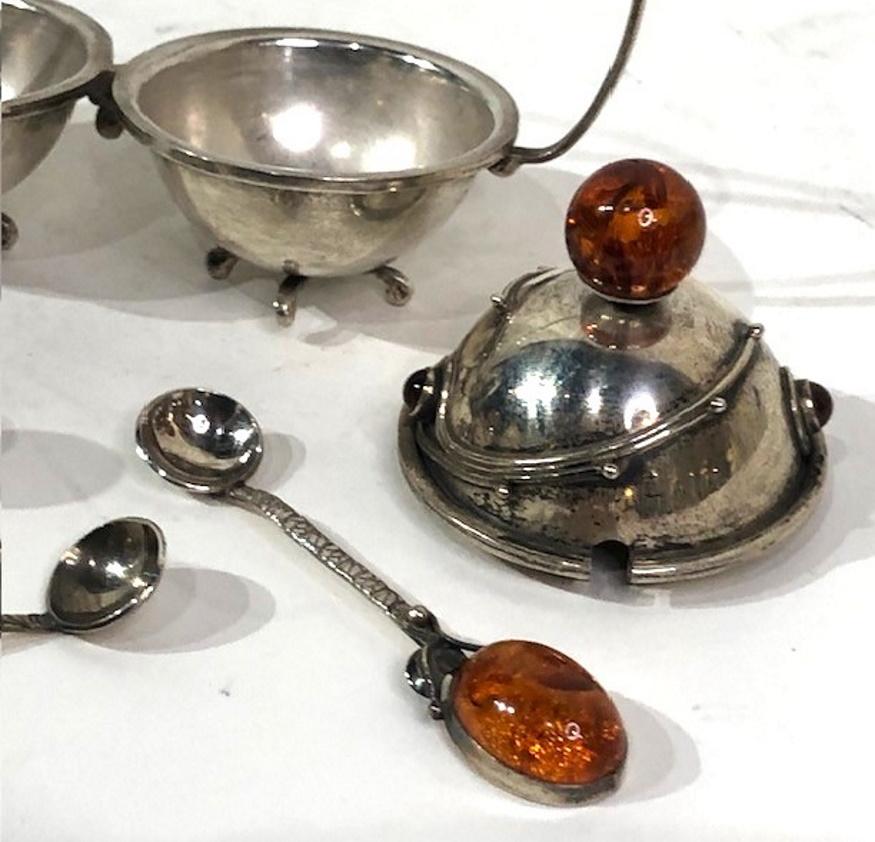 Argento Set di sale e pepe in argento e ambra Art Deco scandinavo, 1940 ca. in vendita
