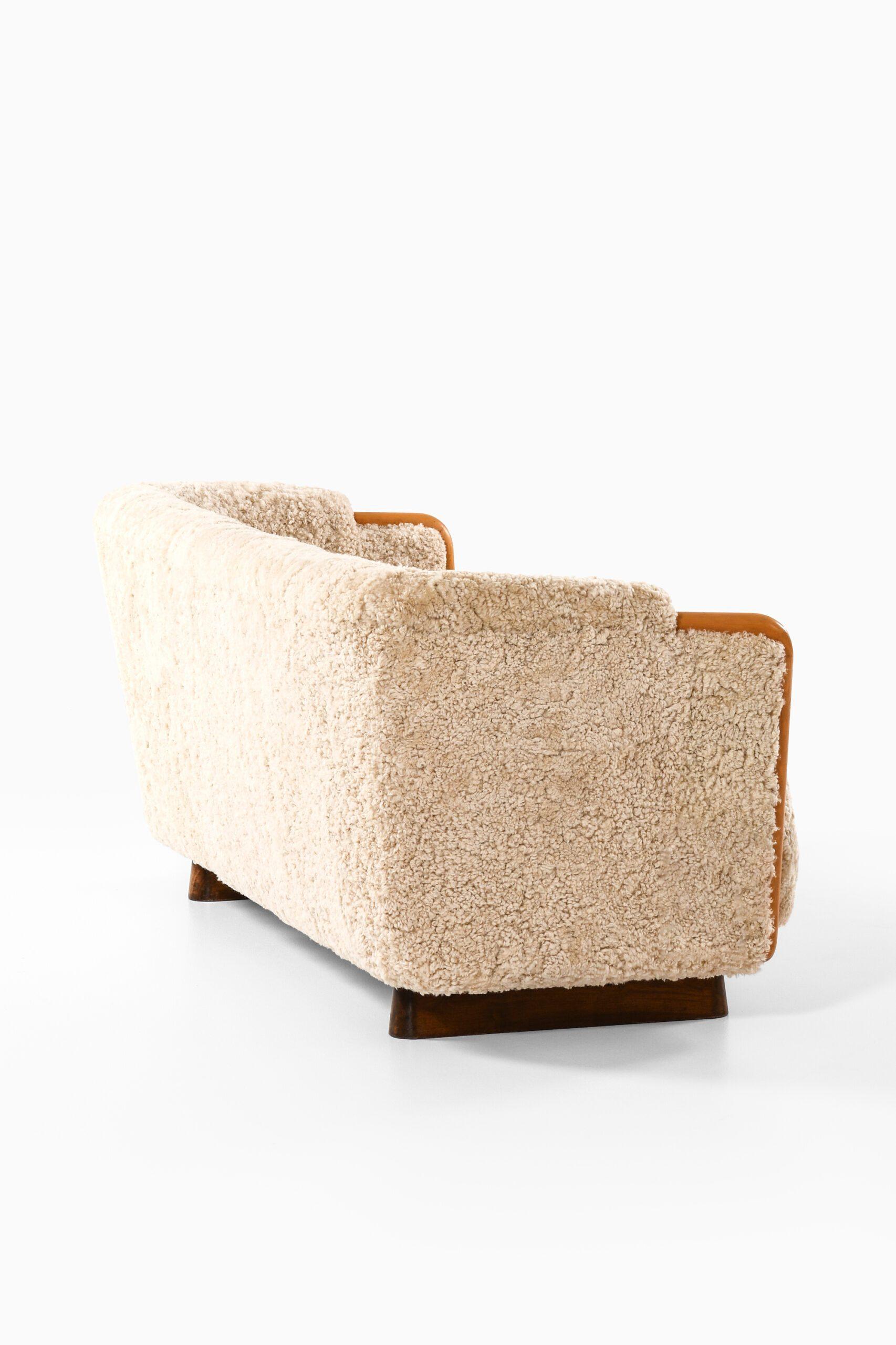 Canapé scandinave Art déco en bouleau et peau de mouton, années 1930 en vente 3