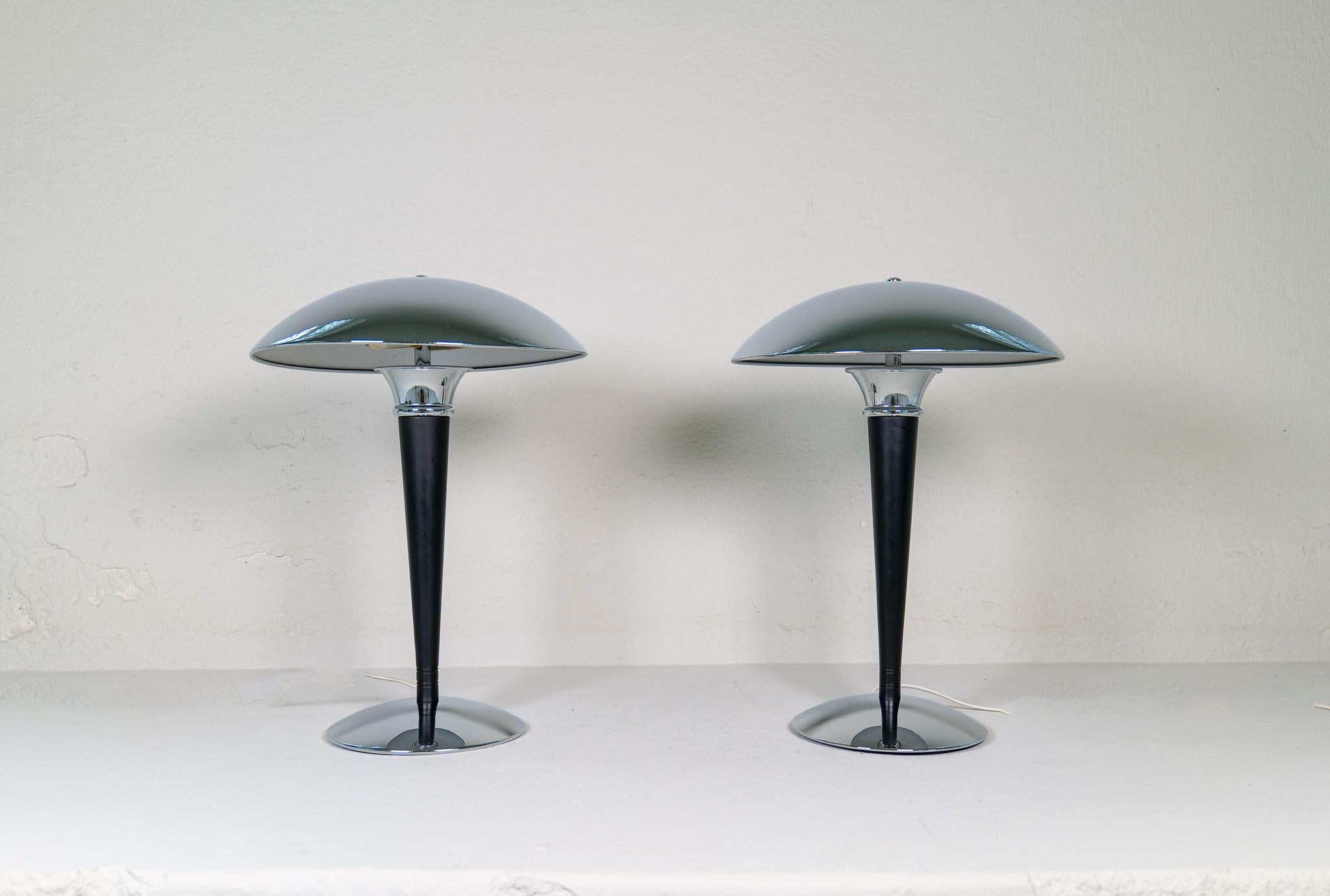 Art Deco style table lamps made in Sweden and produced for Ikea in the 1980s. Whit its chromed details and mushrom top it gives a nice look with that Art Deco 1980s look.

Good vintage, working condition, small dents, and wear.

Dimensions: H 45 cm,