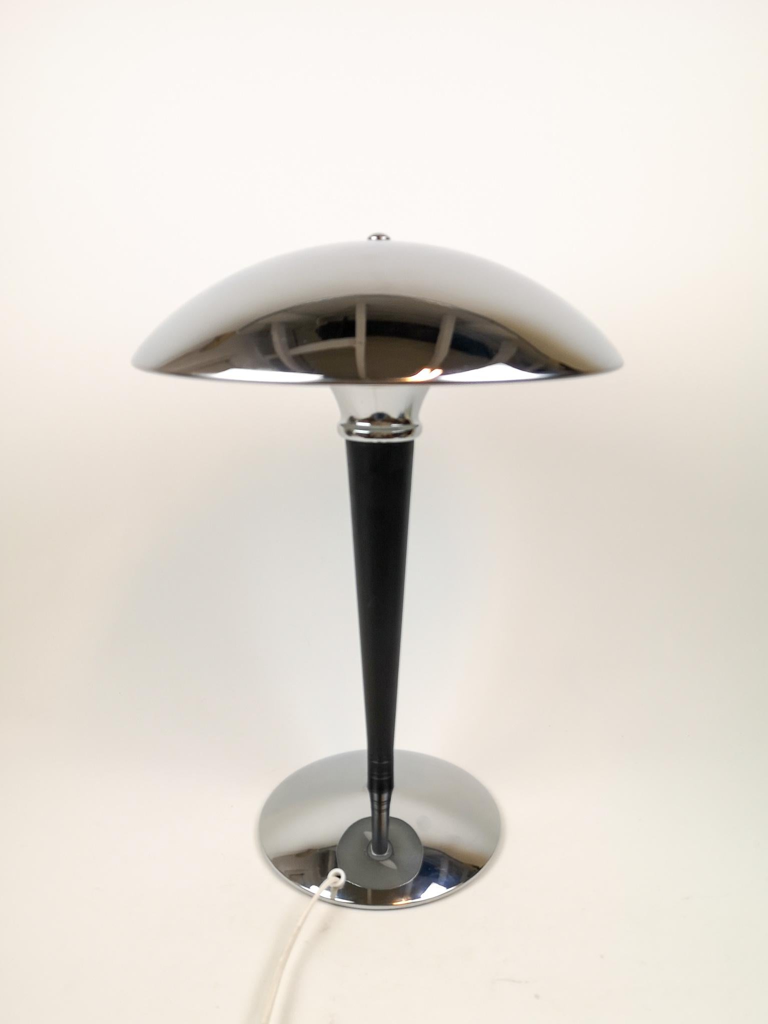 Wonderful table lamp made in Sweden and produced for Ikea in the 1970s. This lamp gives an impression of being in the Art Deco period. 

Good and working condition.

Measures: H 47 cm D 30cm.
  