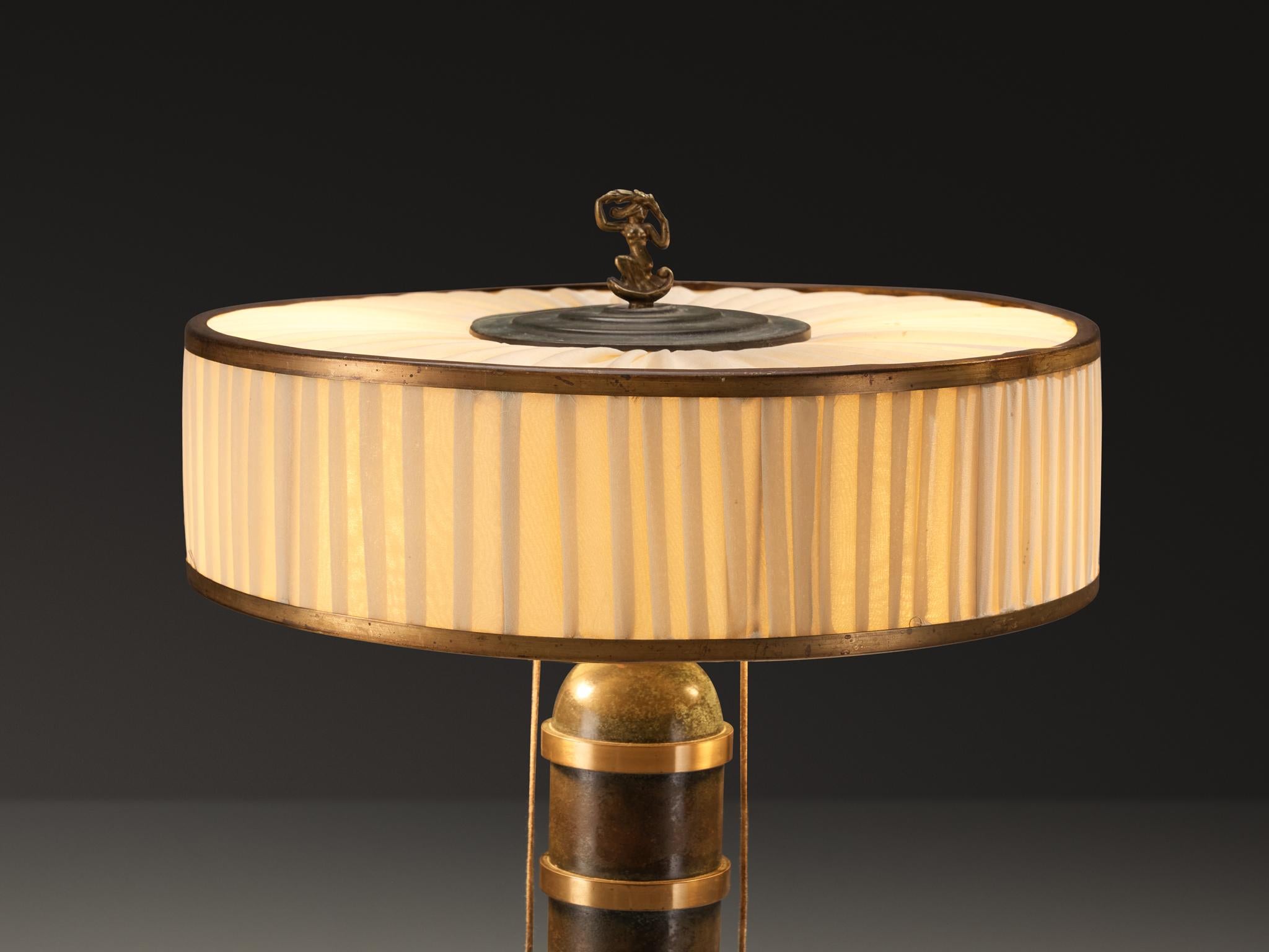 Scandinave Lampe de table Art déco scandinave en laiton bronzé en vente