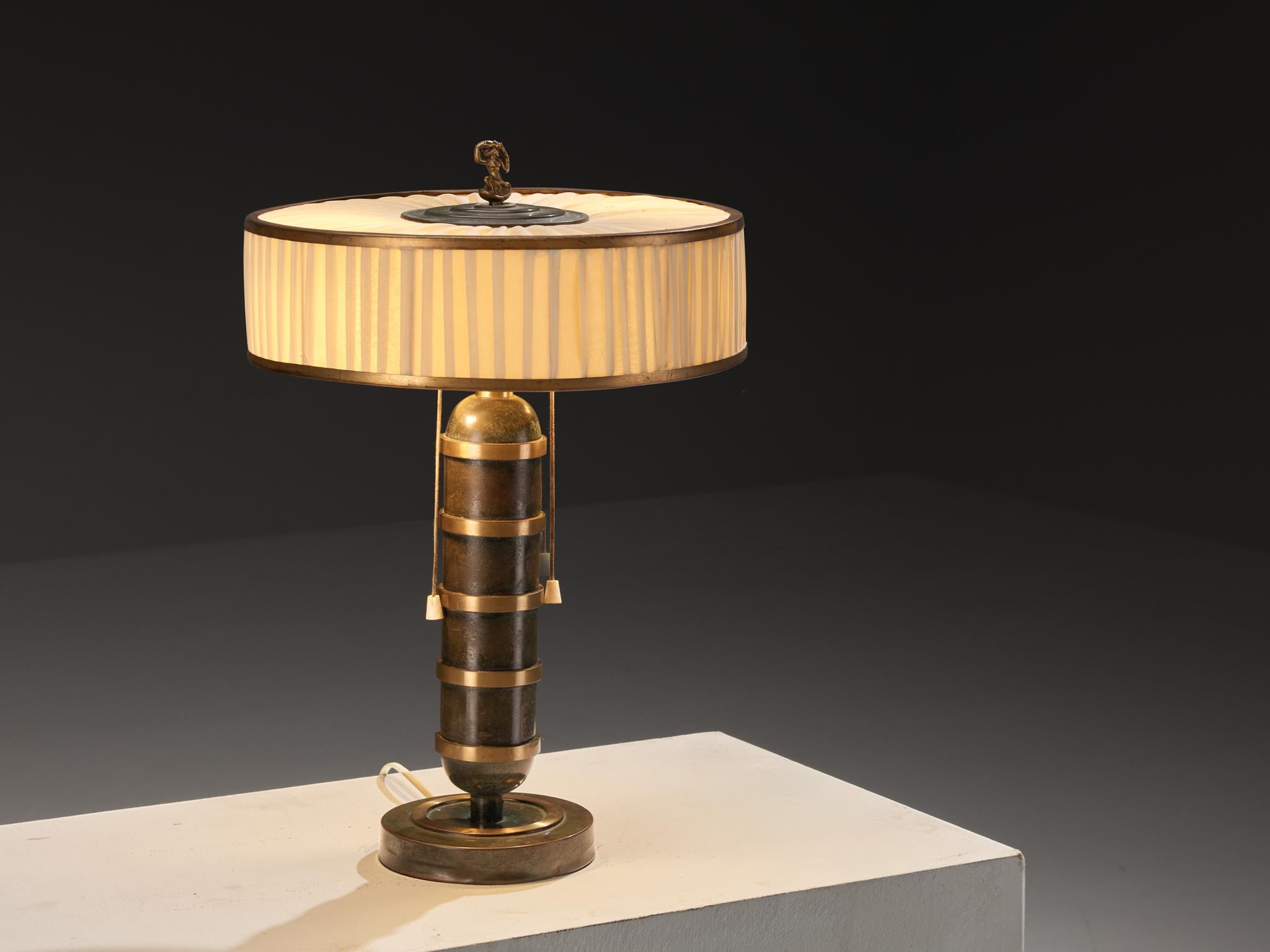 Milieu du XXe siècle Lampe de table Art déco scandinave en laiton bronzé en vente